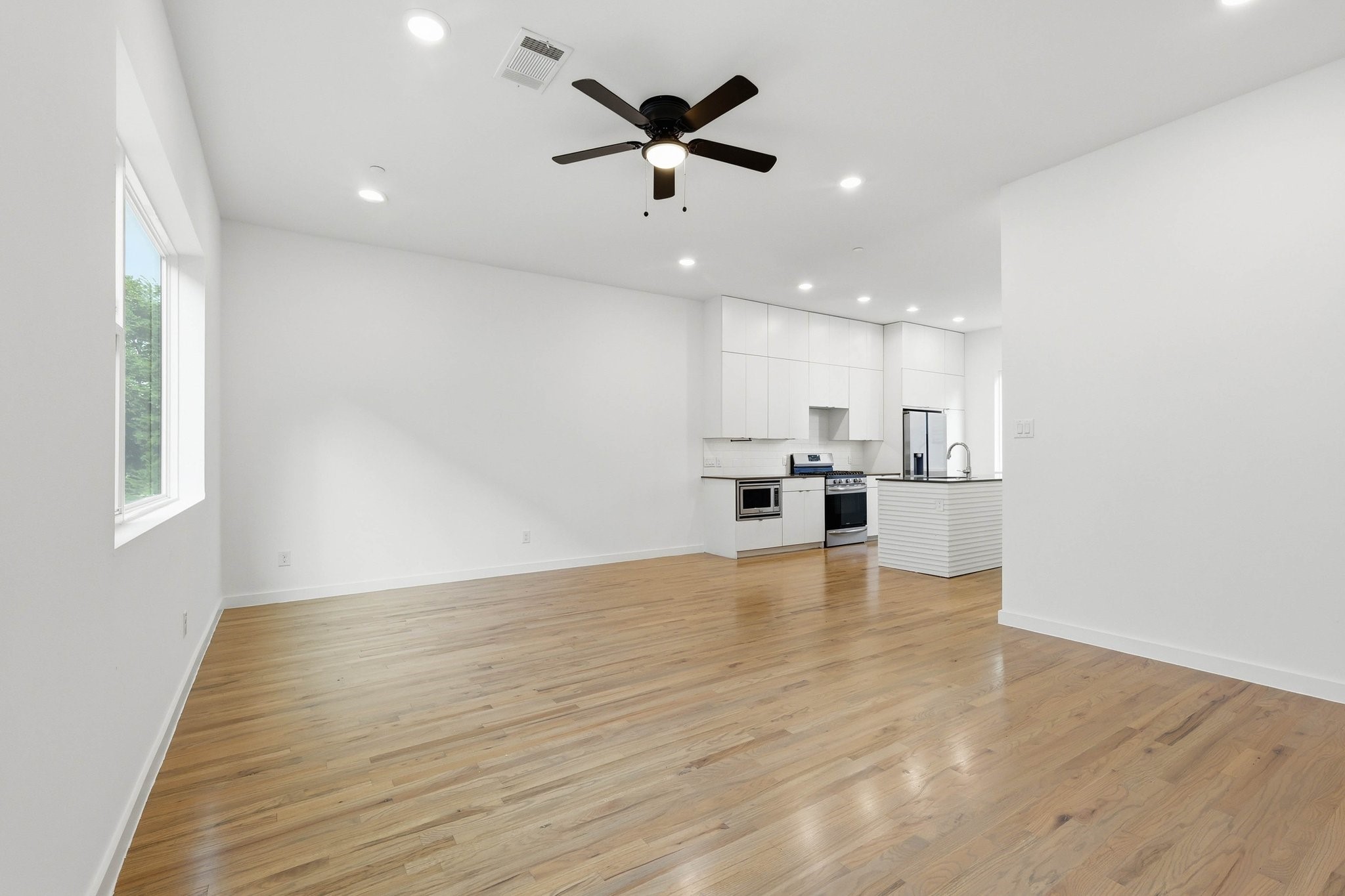 427 W 10th Street Dallas TX 75208