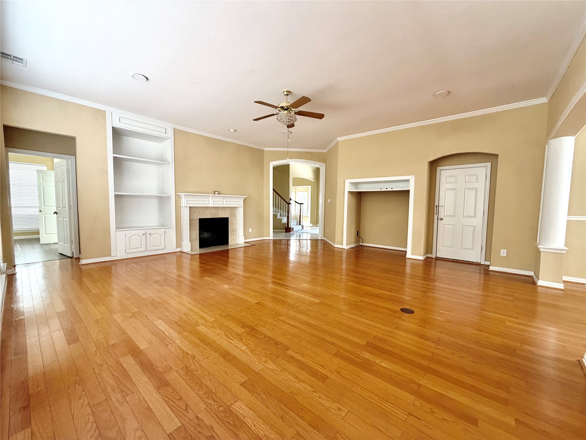 525 Salisbury Drive Grand Prairie TX 75052