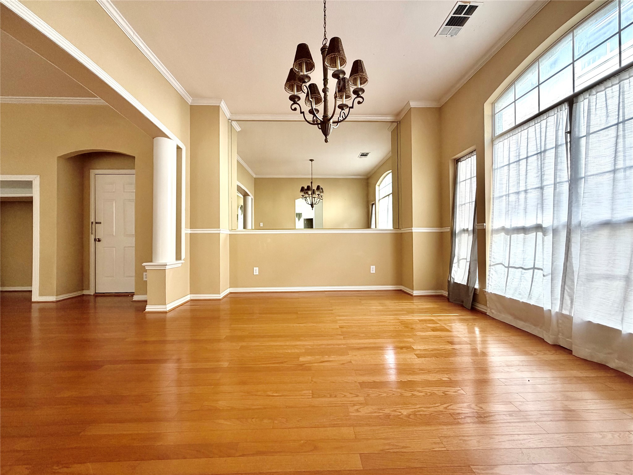 525 Salisbury Drive Grand Prairie TX 75052