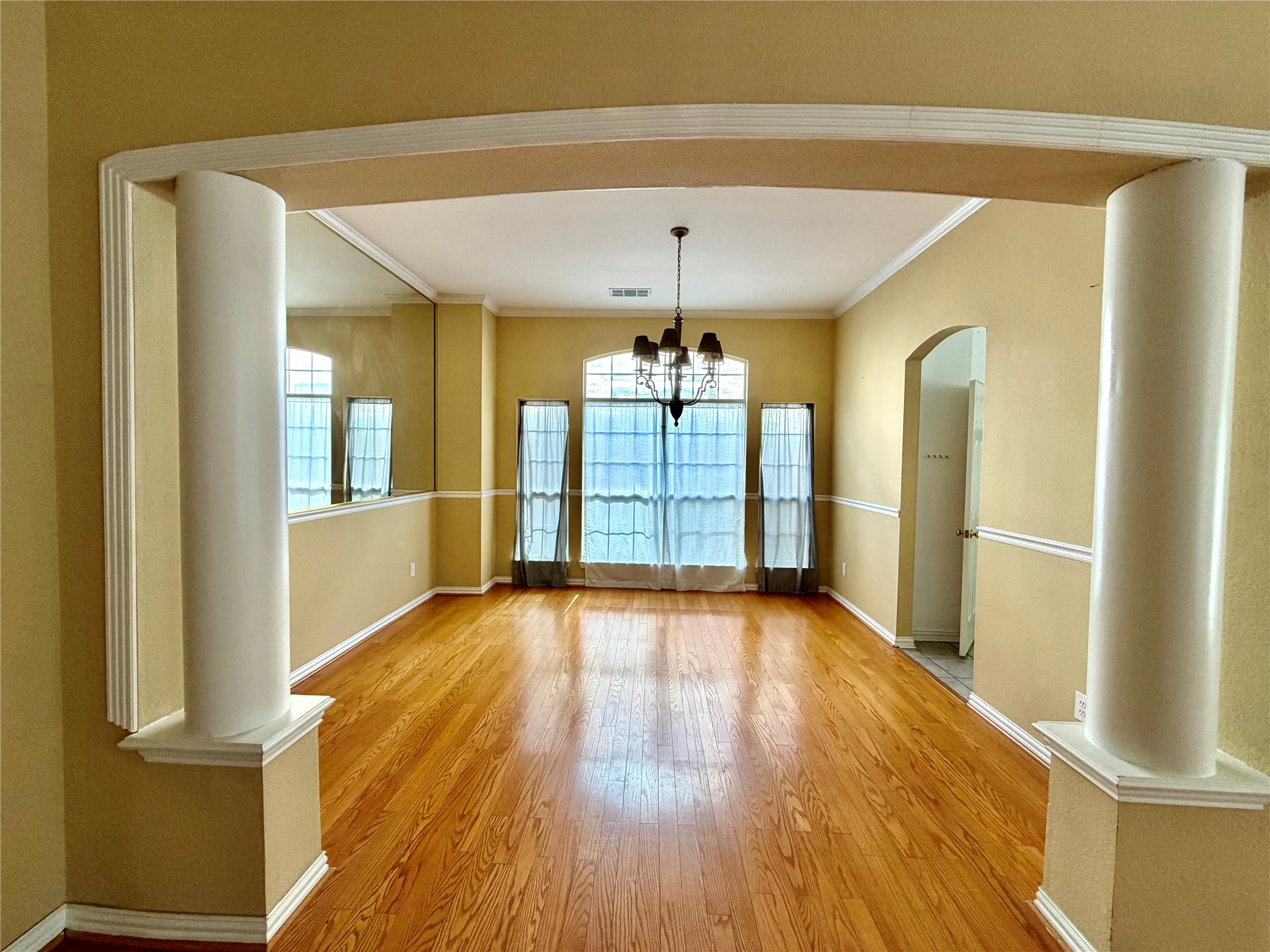 525 Salisbury Drive Grand Prairie TX 75052