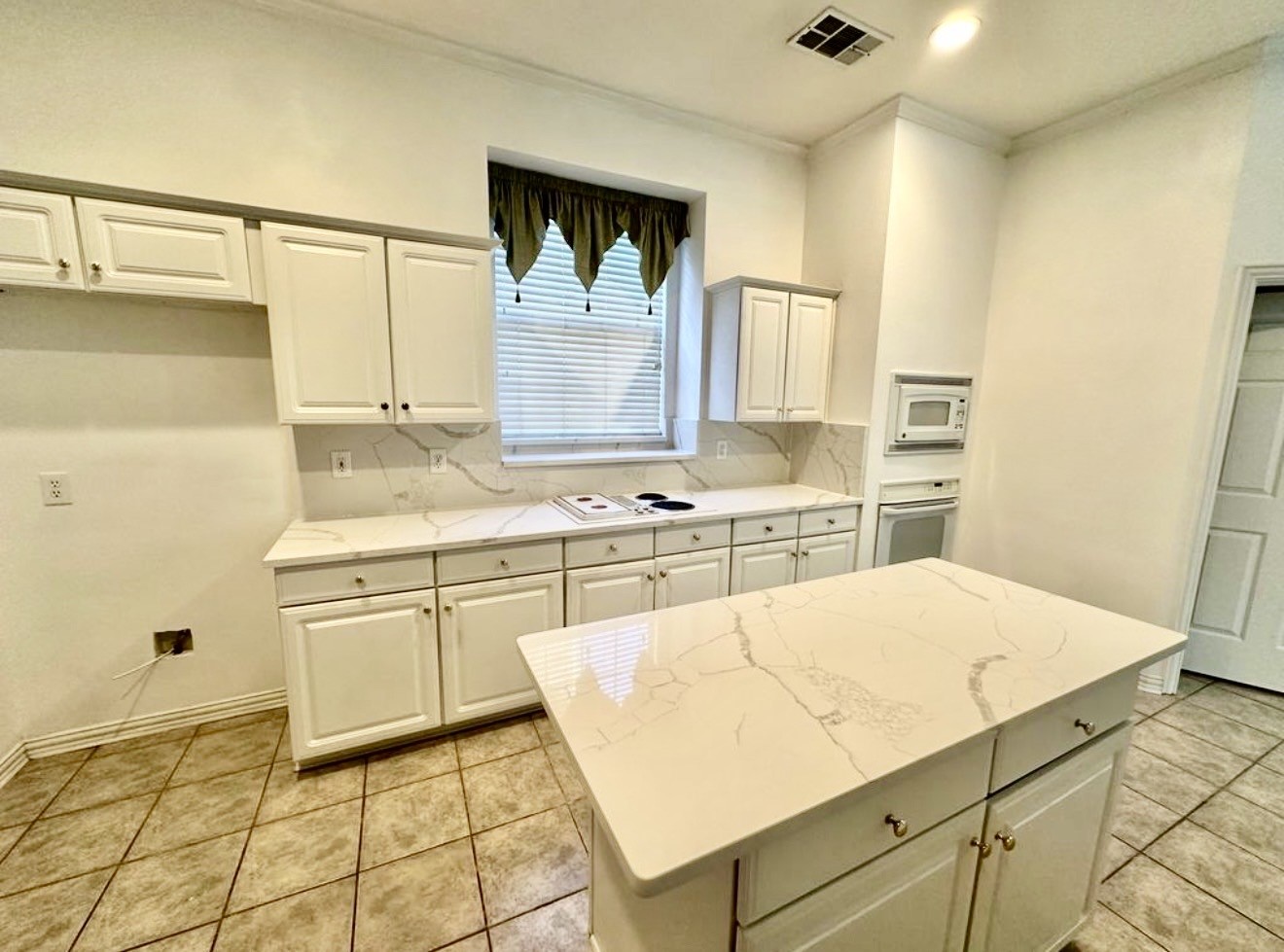 525 Salisbury Drive Grand Prairie TX 75052