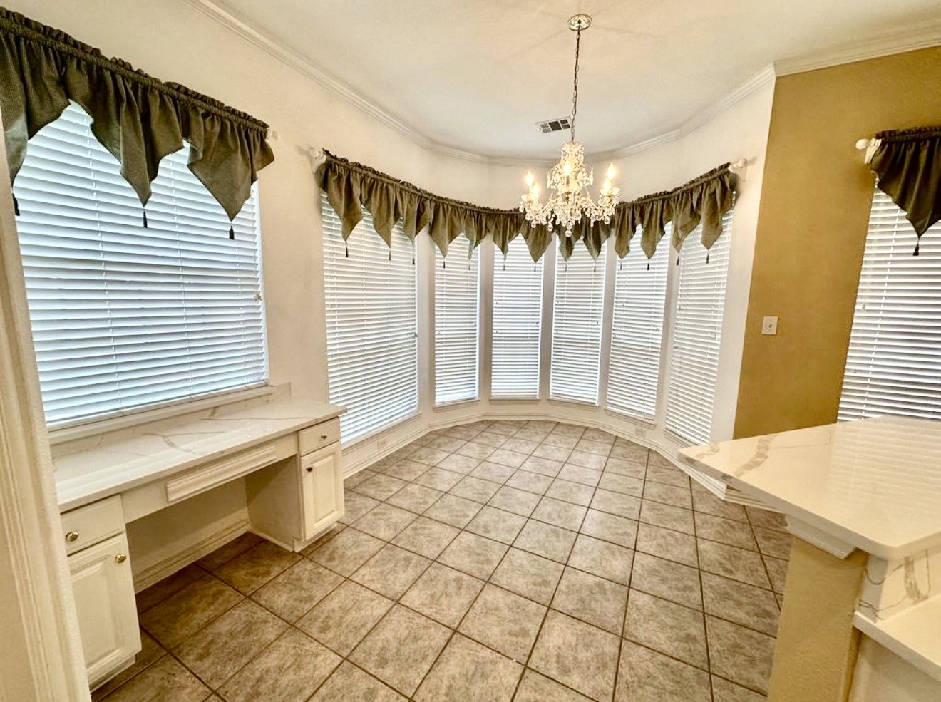 525 Salisbury Drive Grand Prairie TX 75052