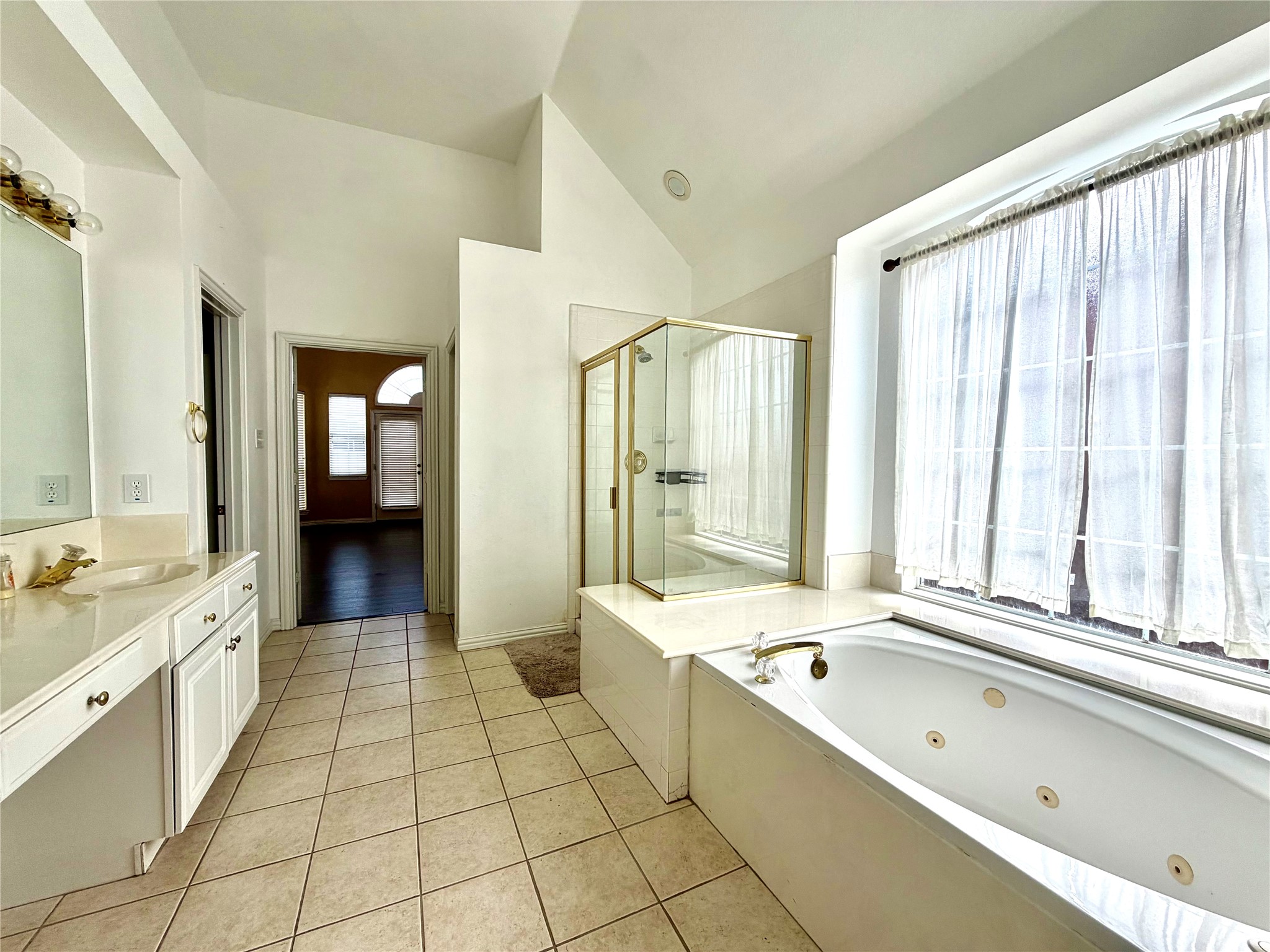 525 Salisbury Drive Grand Prairie TX 75052
