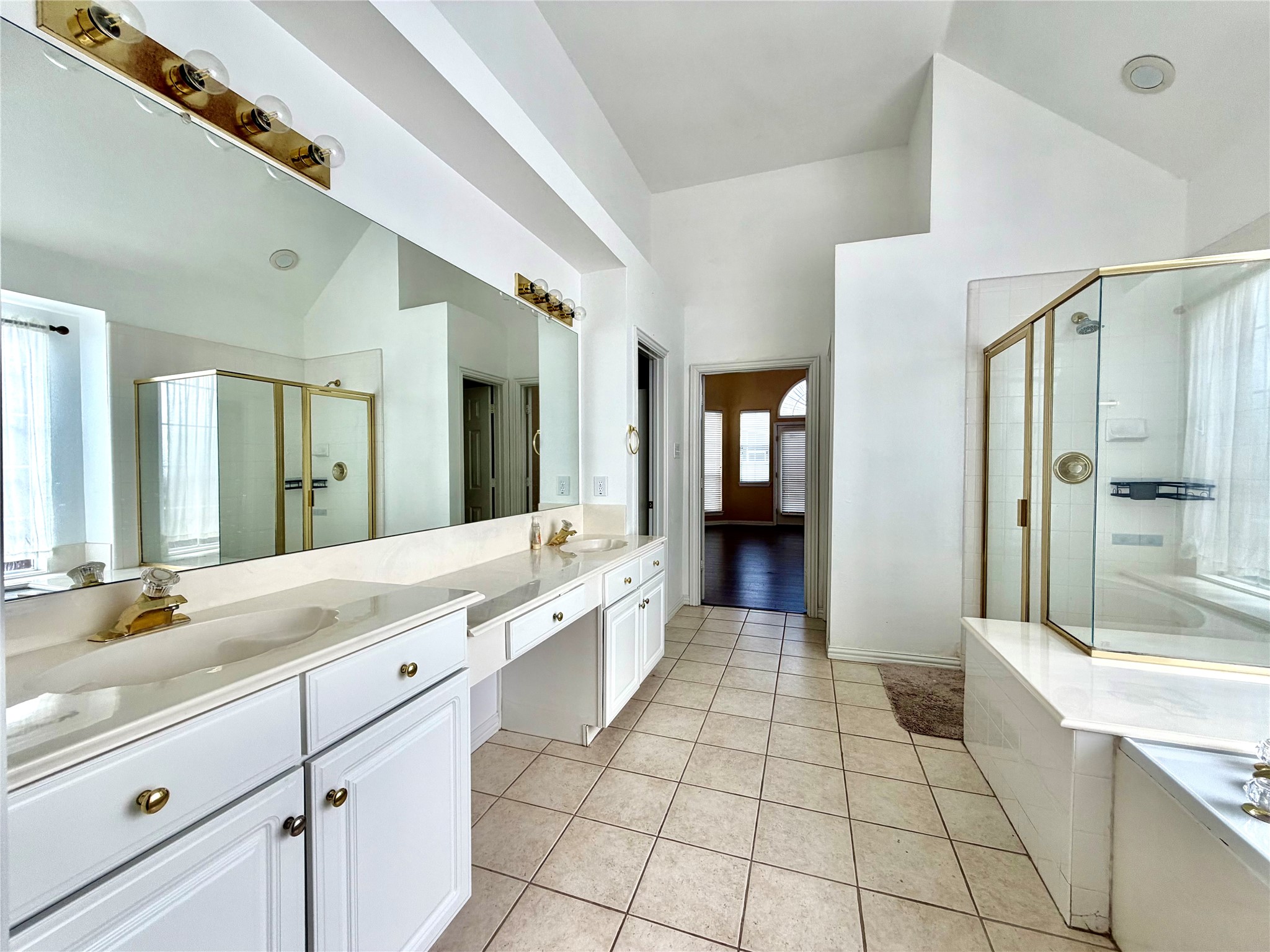 525 Salisbury Drive Grand Prairie TX 75052