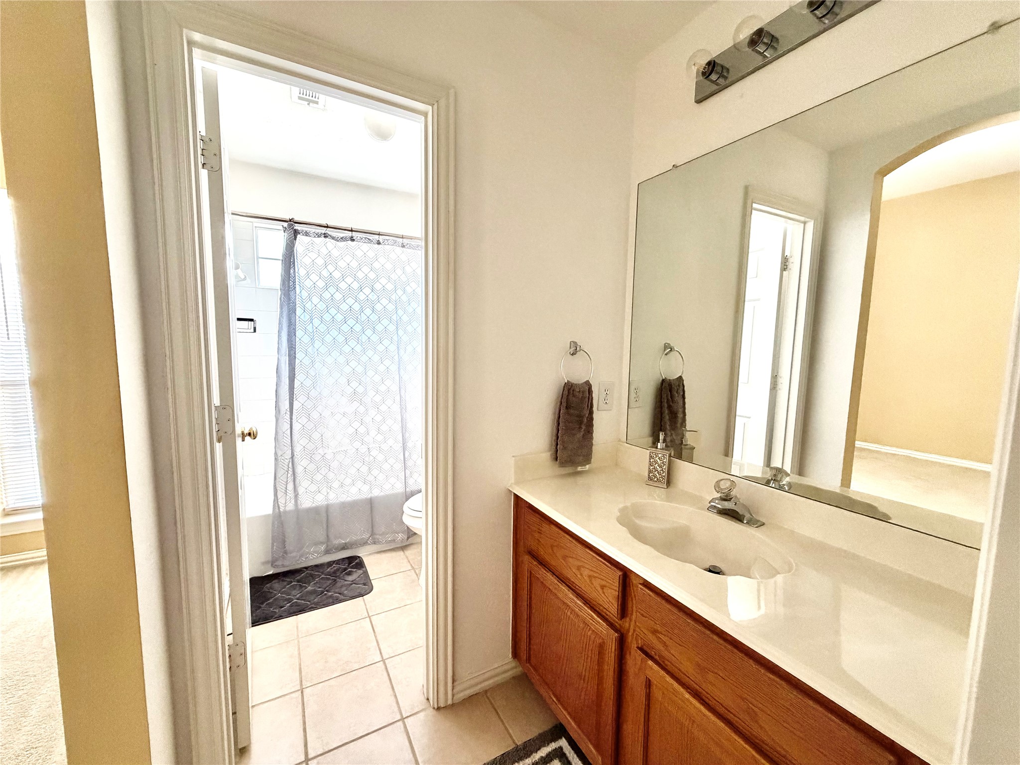 525 Salisbury Drive Grand Prairie TX 75052