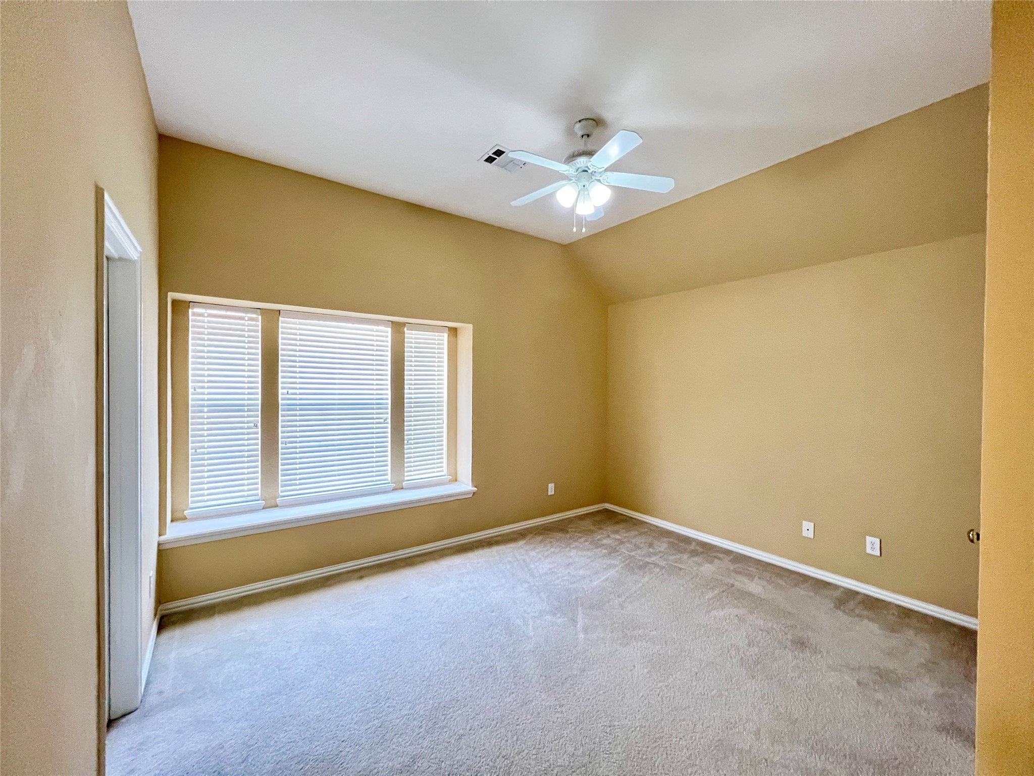 525 Salisbury Drive Grand Prairie TX 75052