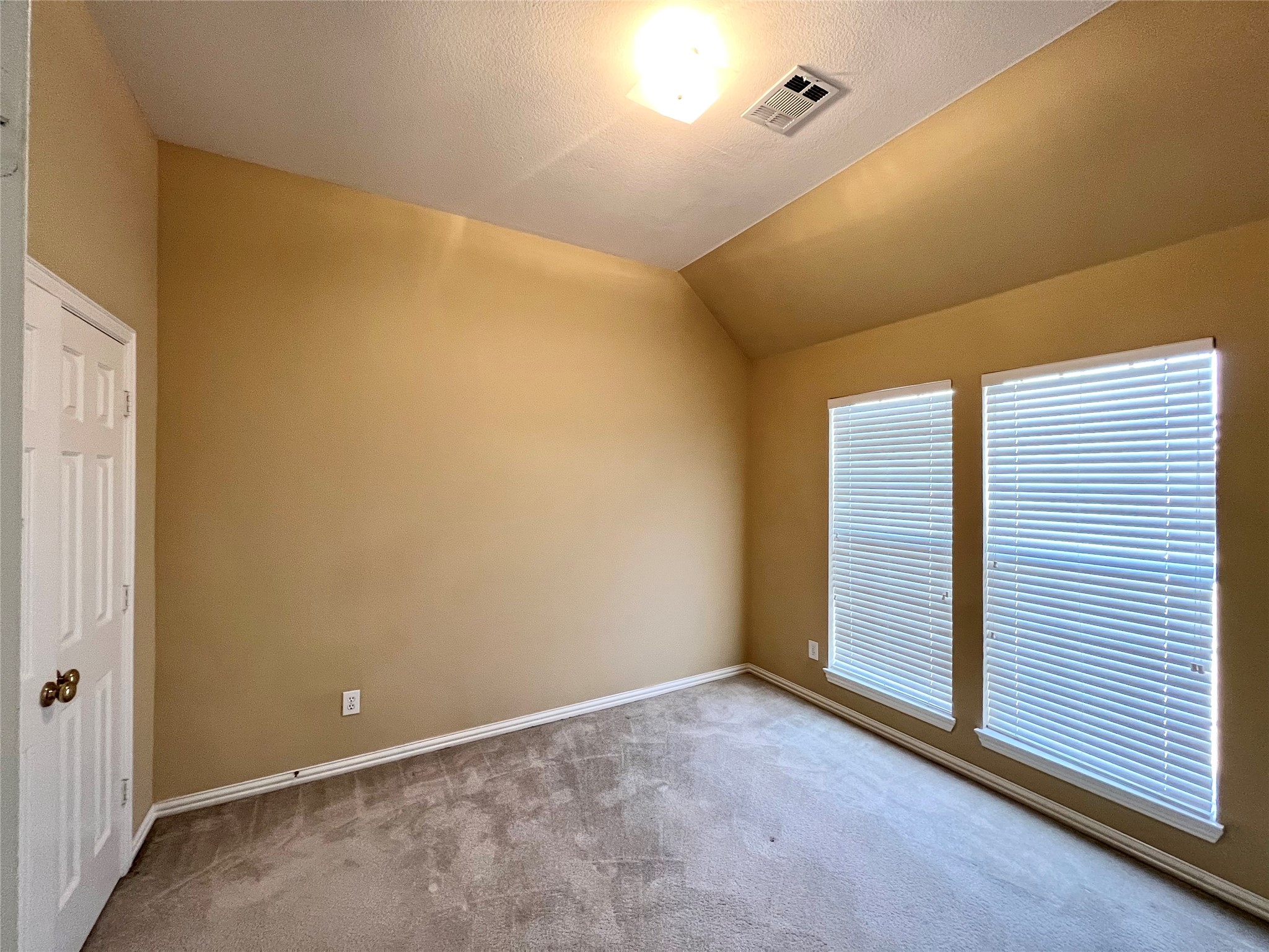 525 Salisbury Drive Grand Prairie TX 75052