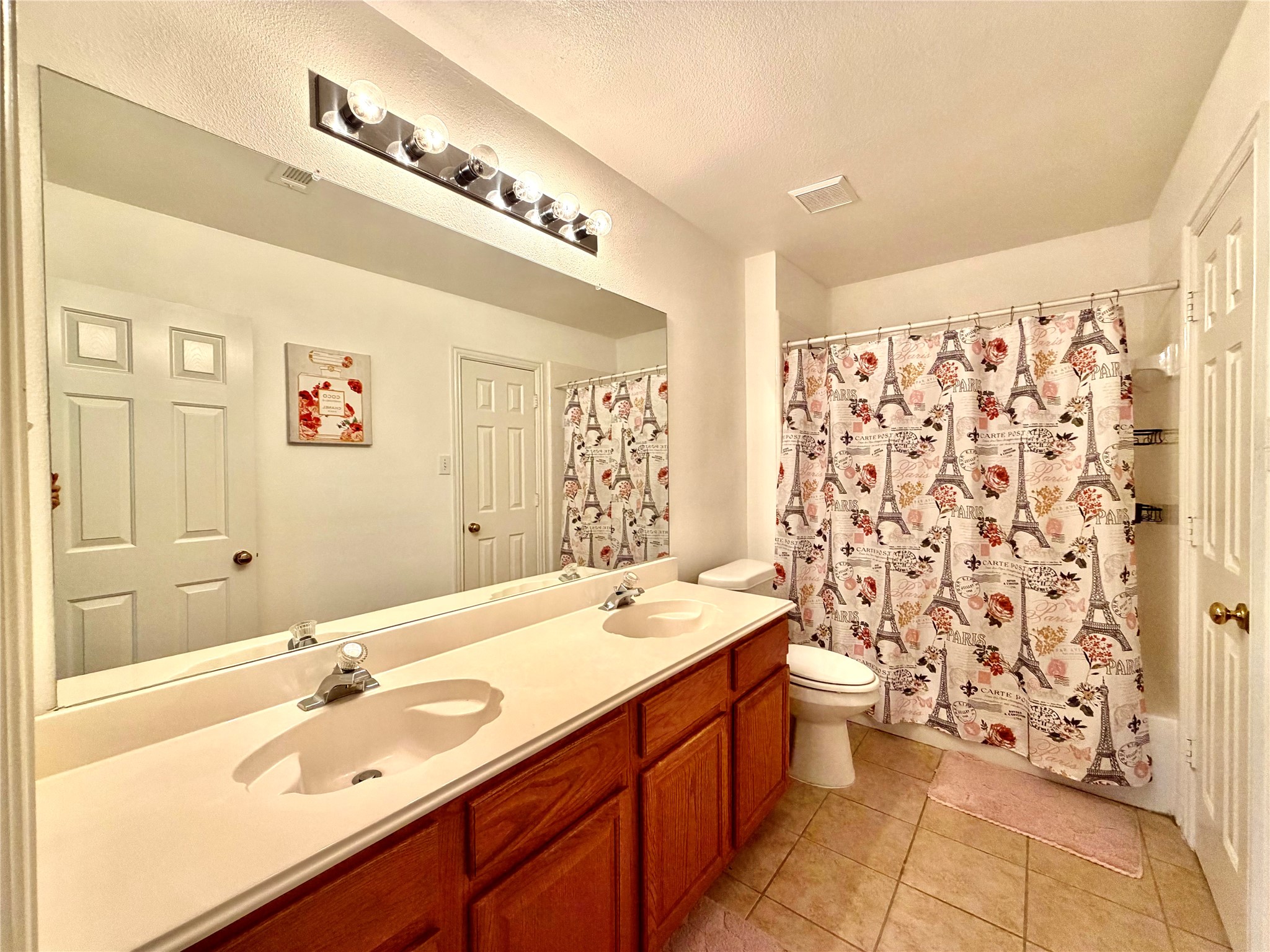 525 Salisbury Drive Grand Prairie TX 75052