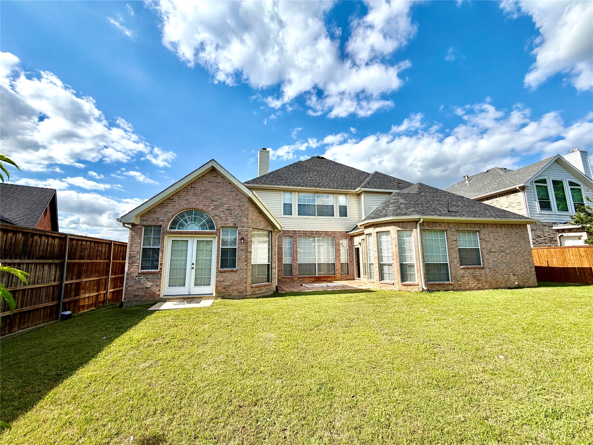 525 Salisbury Drive Grand Prairie TX 75052