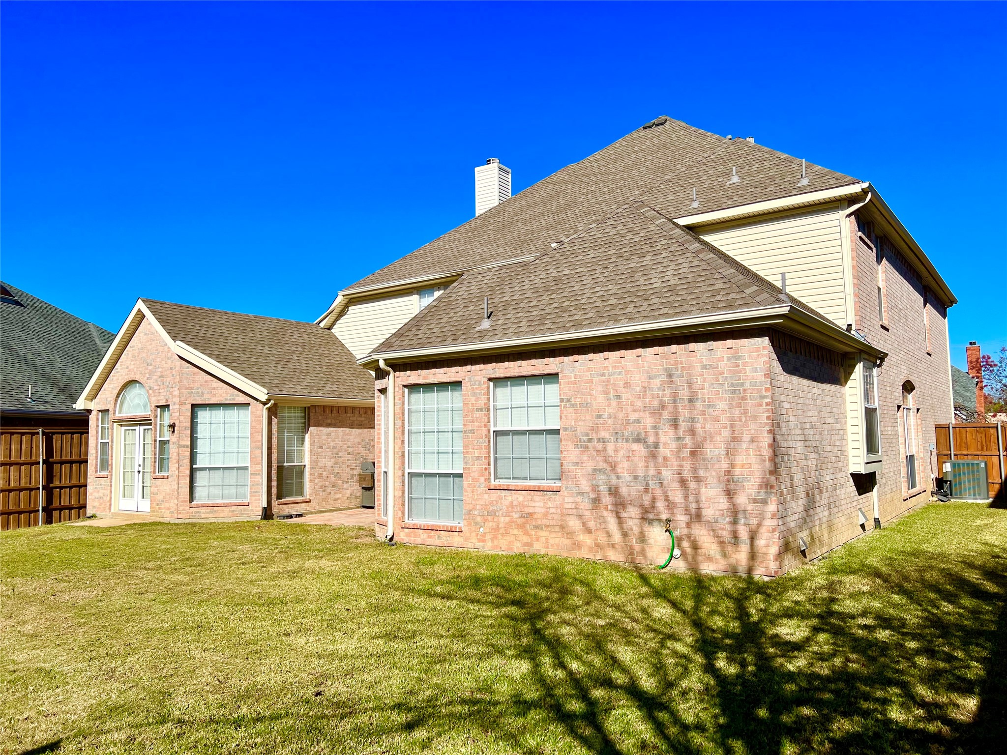 525 Salisbury Drive Grand Prairie TX 75052