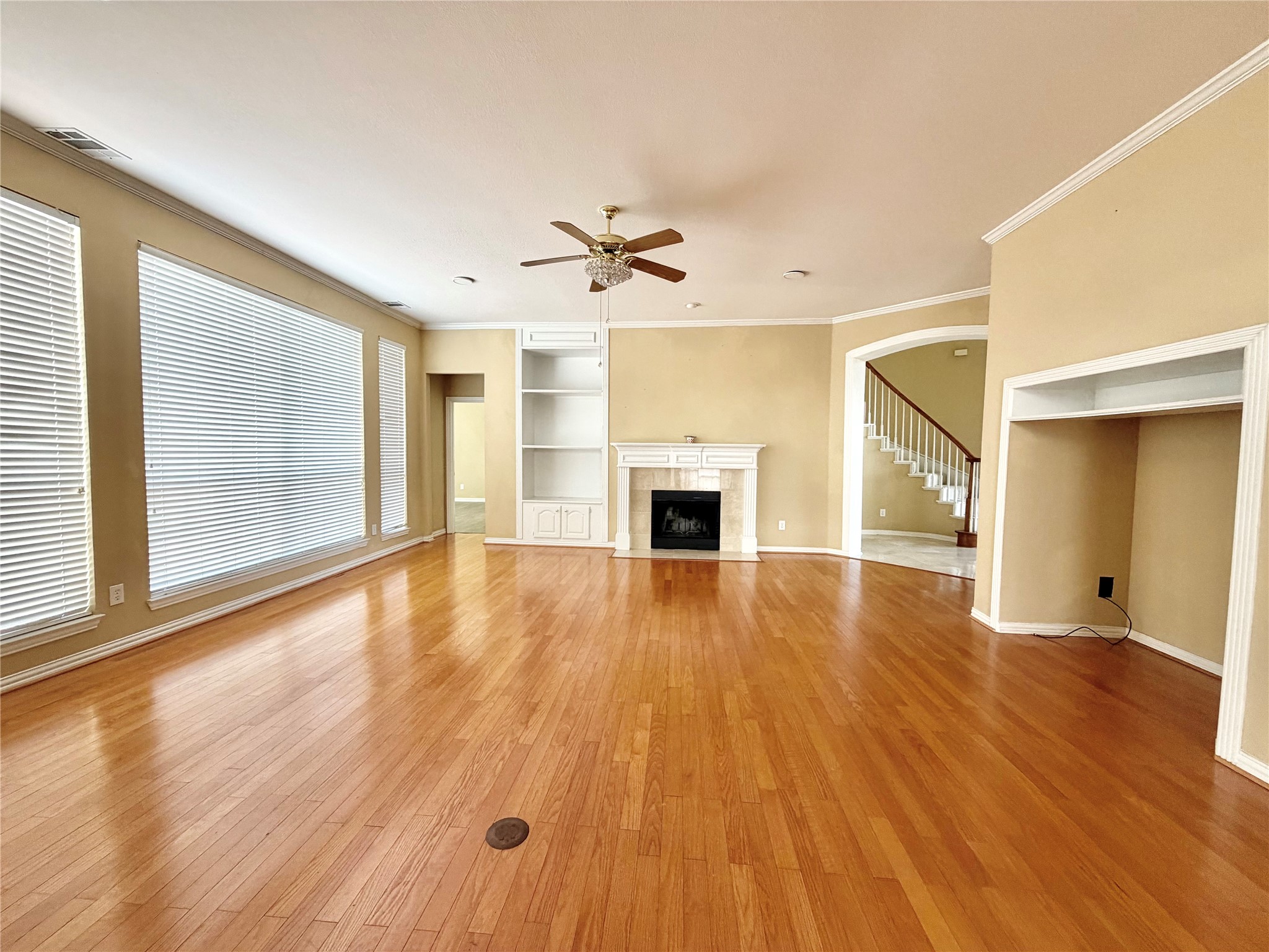 525 Salisbury Drive Grand Prairie TX 75052