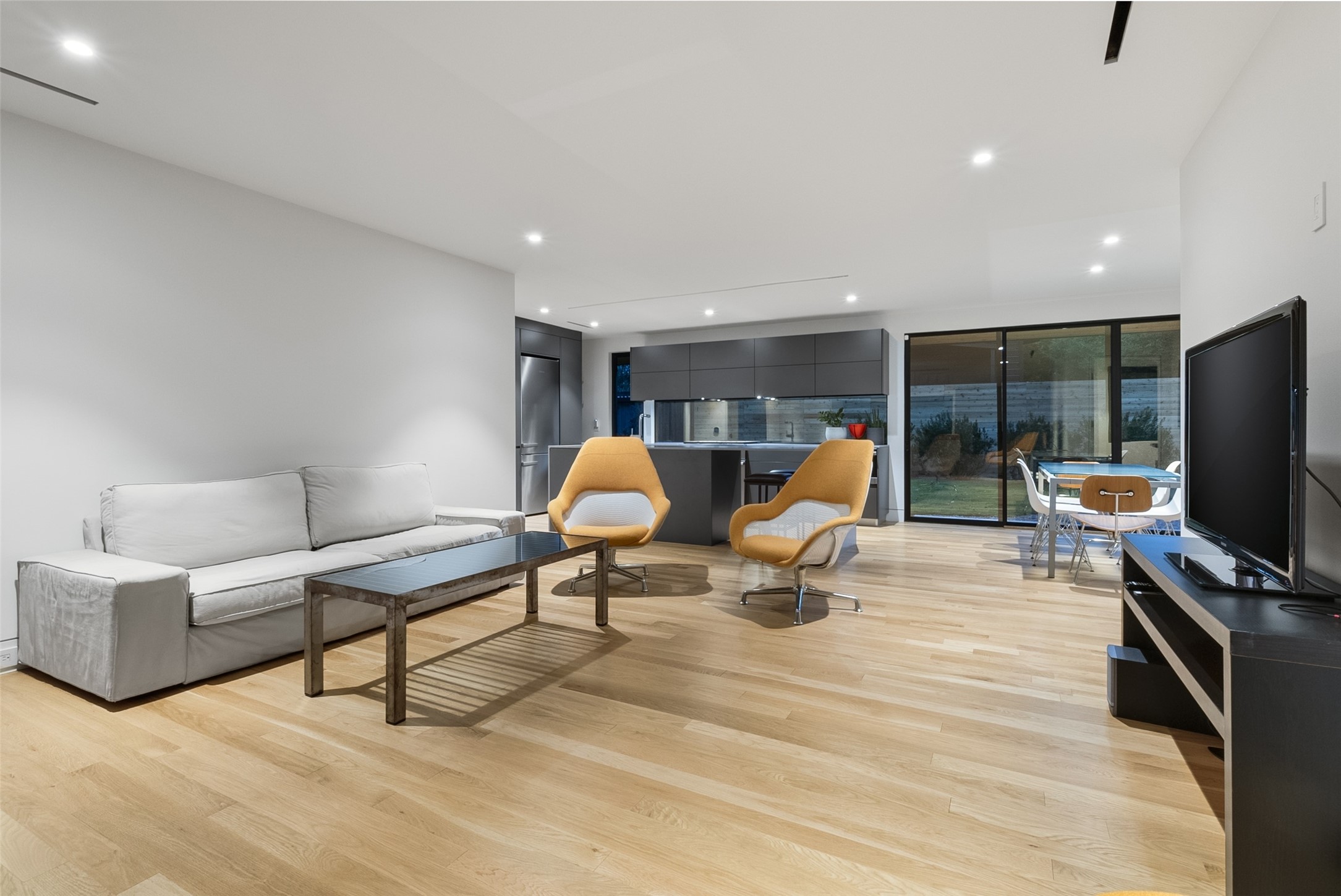 8571 Eustis Avenue Dallas TX 75218