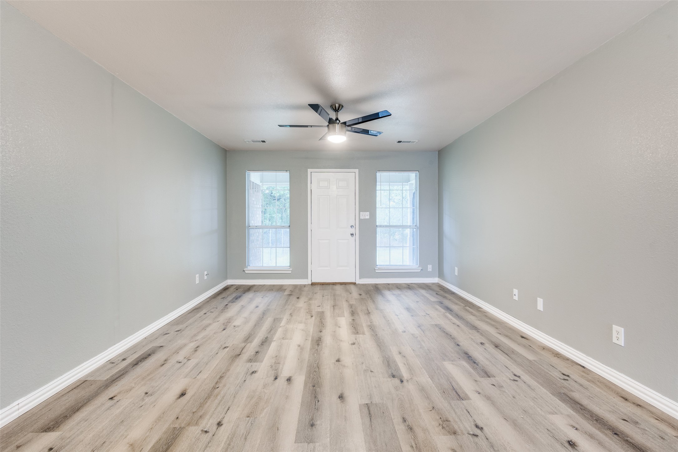 914-916 S Interurban Street Anna TX 75409