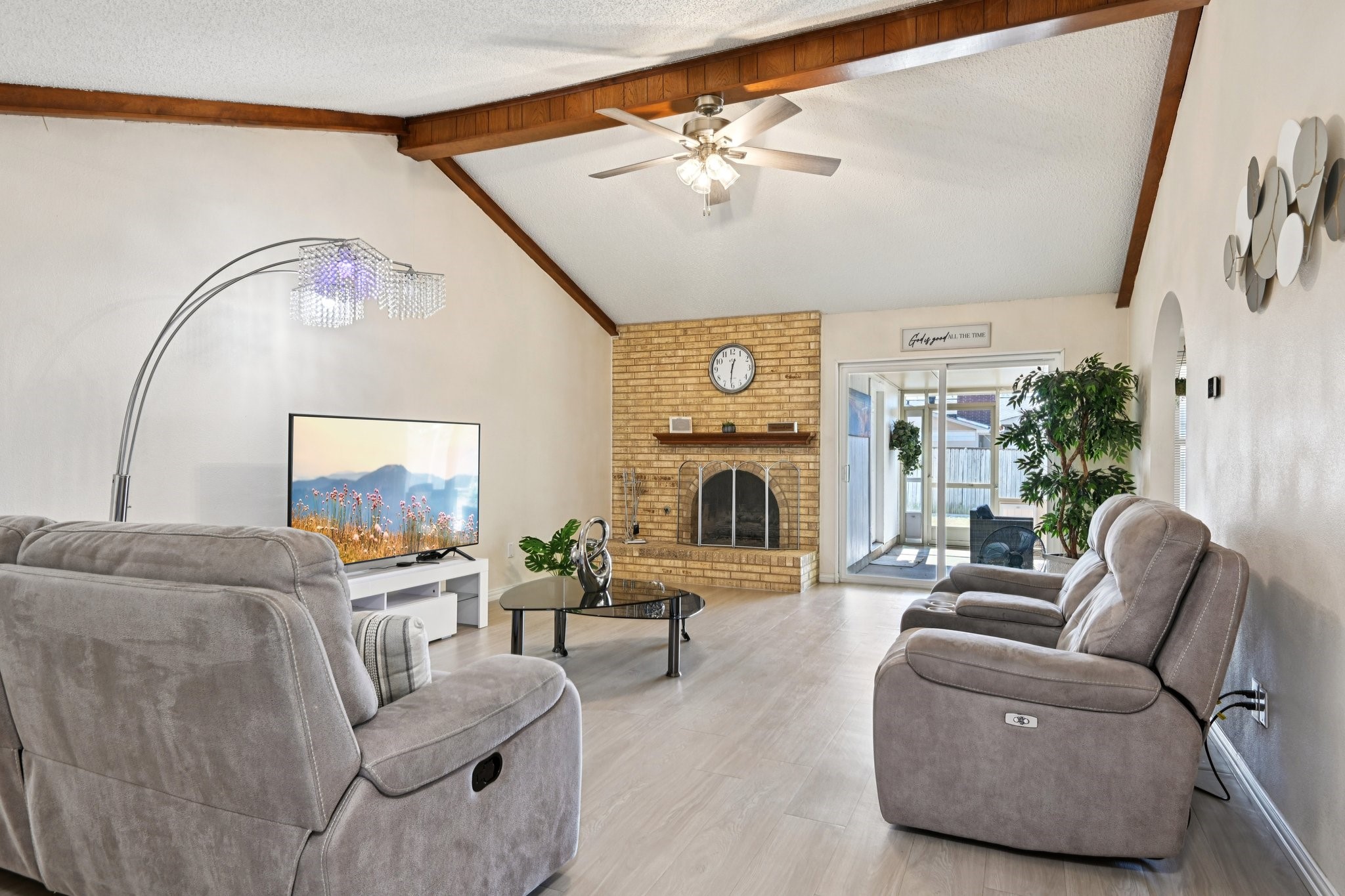 2106 Avalon Lane Arlington TX 76014