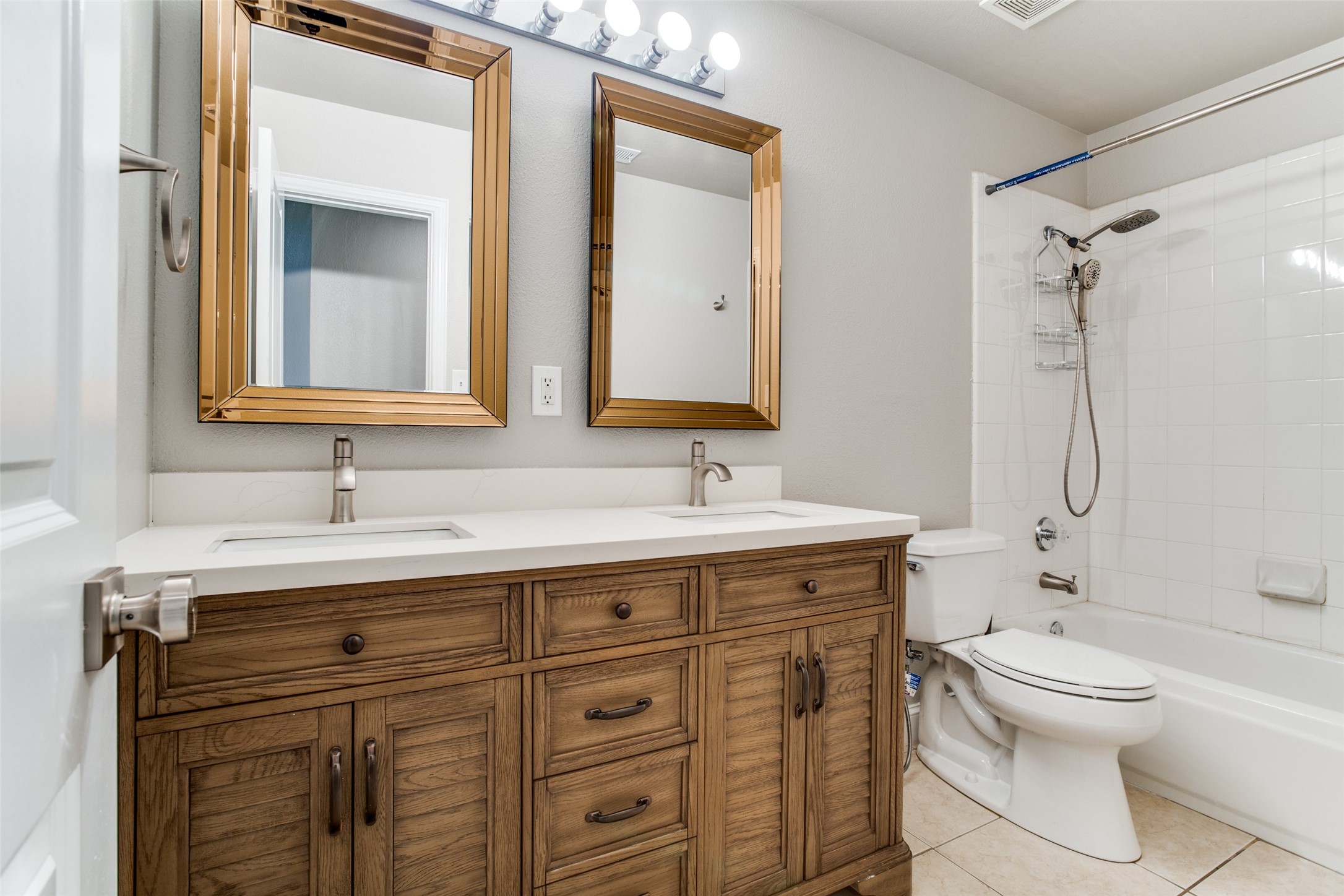 7006 Woodsprings Drive Garland TX 75044