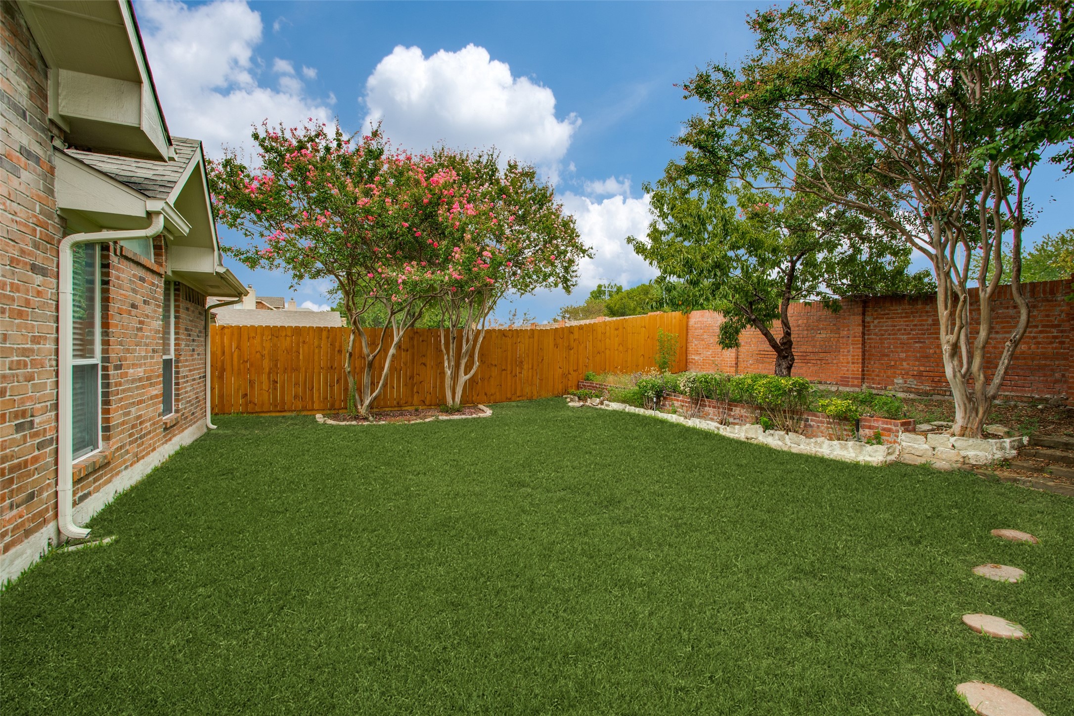 7006 Woodsprings Drive Garland TX 75044