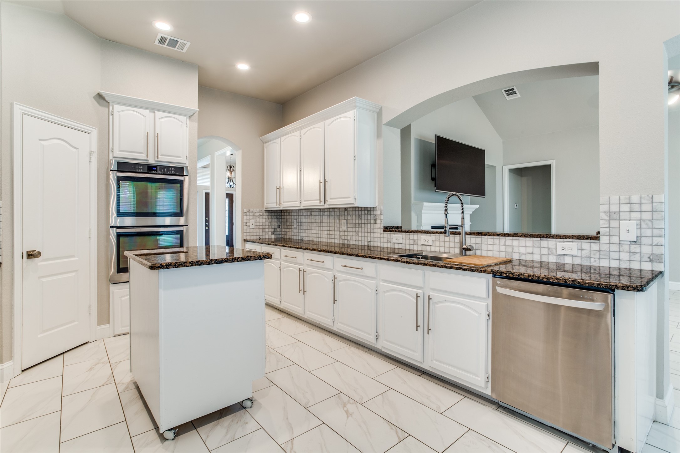 7006 Woodsprings Drive Garland TX 75044