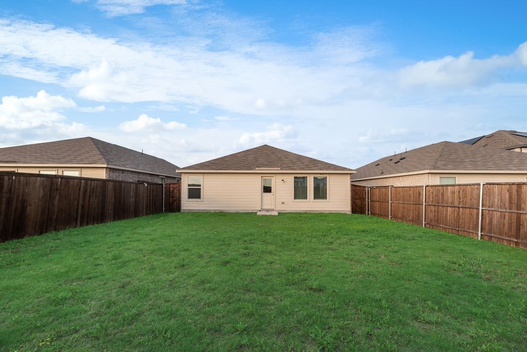 1012 Barkers Pond Avenue Forney TX 75126