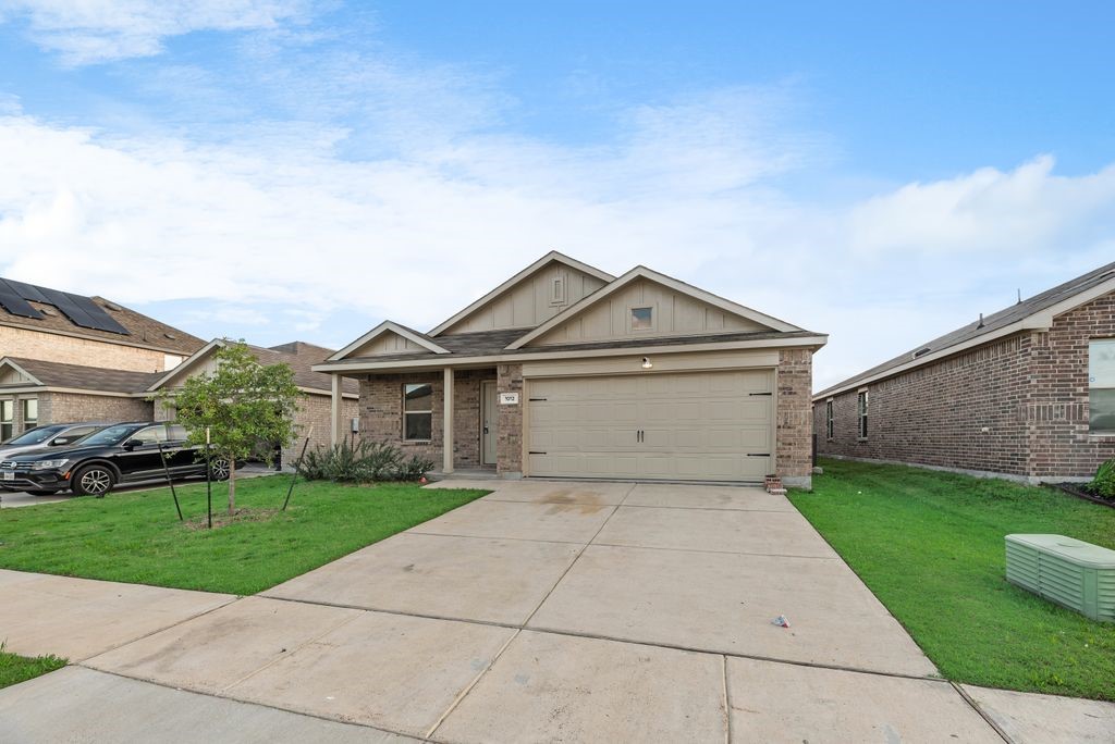 1012 Barkers Pond Avenue Forney TX 75126