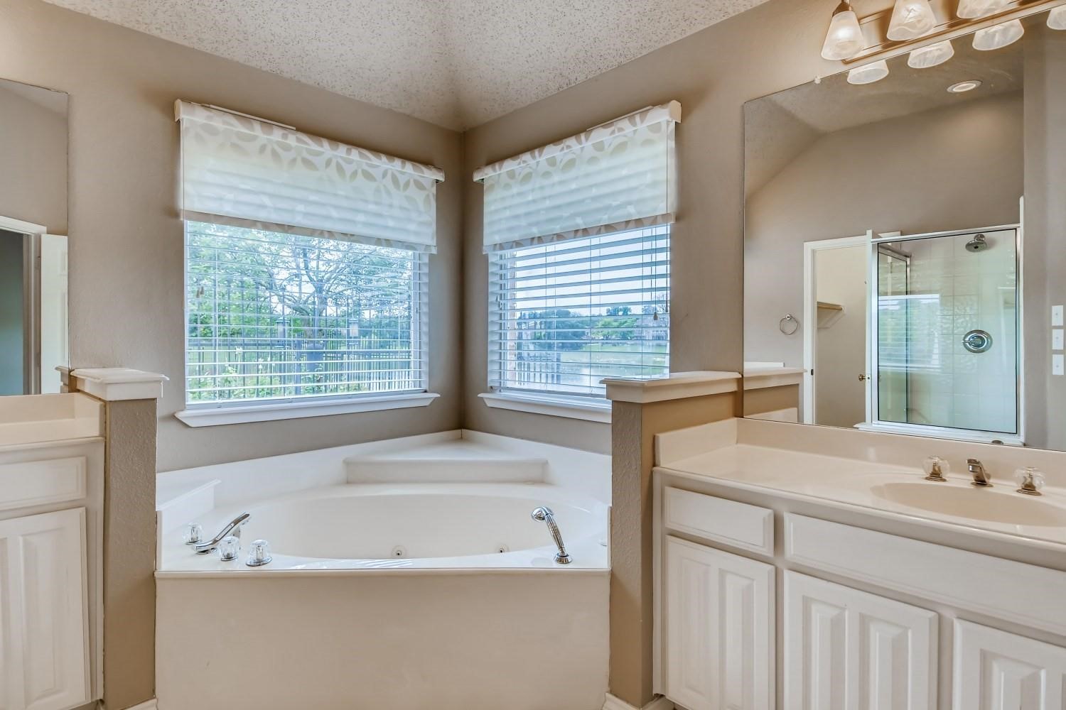 5930 River Bend Drive Benbrook TX 76132