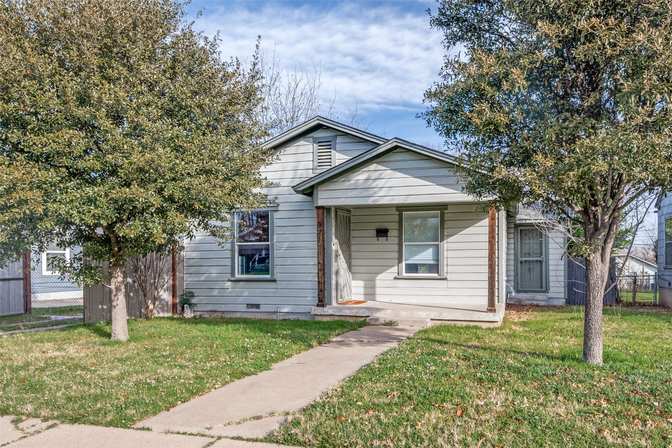 921 E Ramsey Fort Worth TX 76104