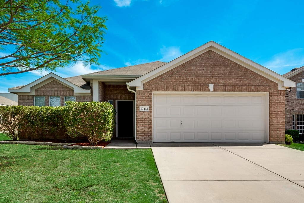 10413 Trevino Lane Benbrook TX 76126
