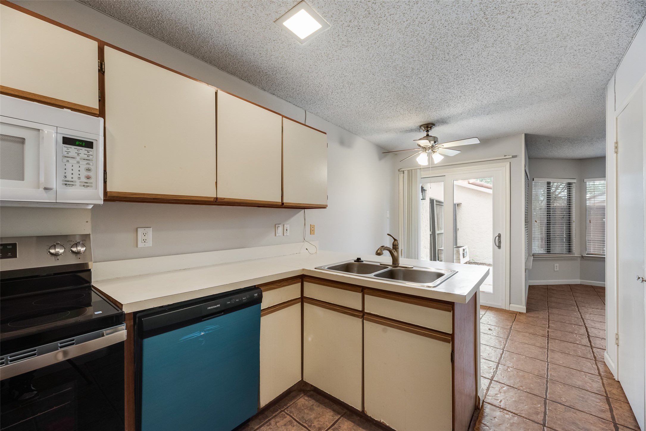 511 Ranch Trail Irving TX 75063