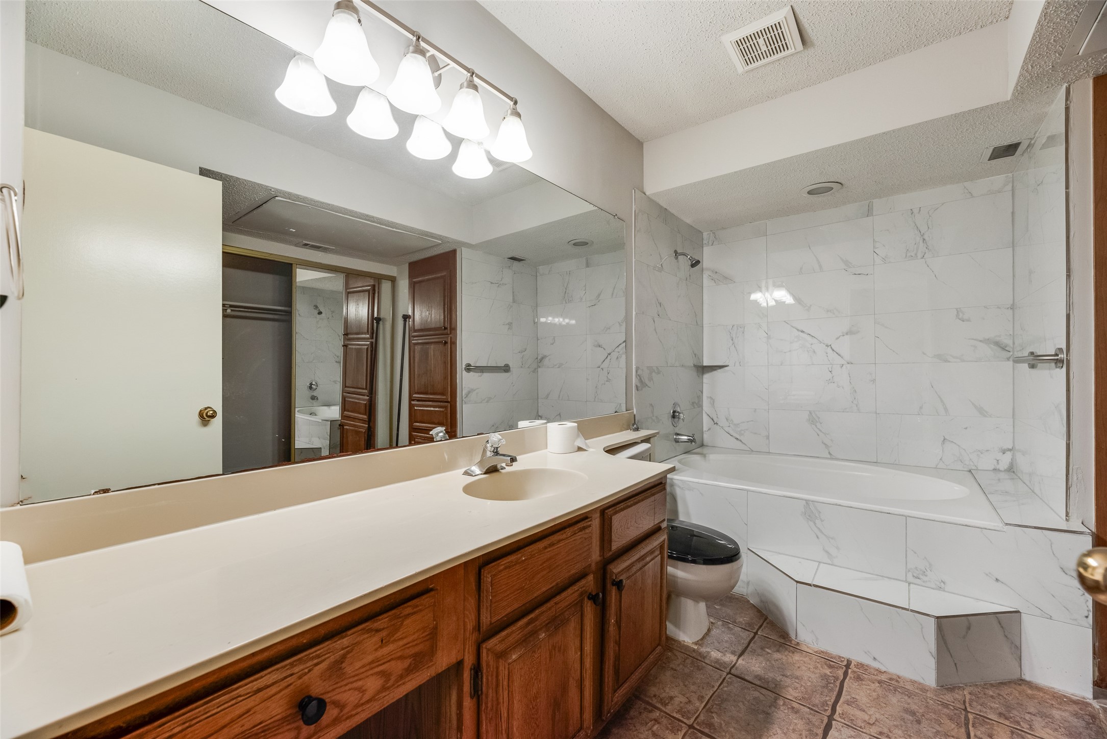 511 Ranch Trail Irving TX 75063