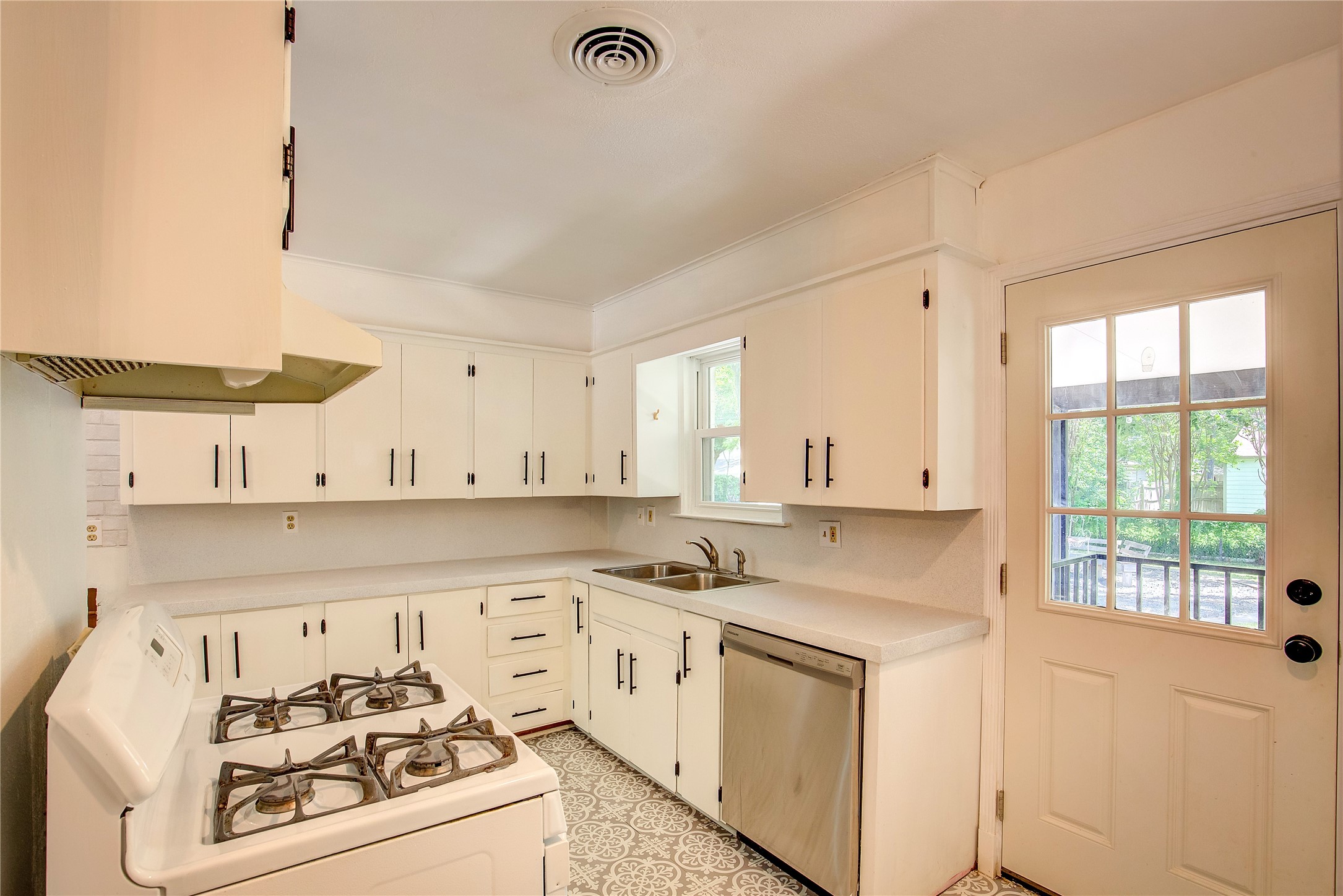 1308 Marshalldale Drive Arlington TX 76013