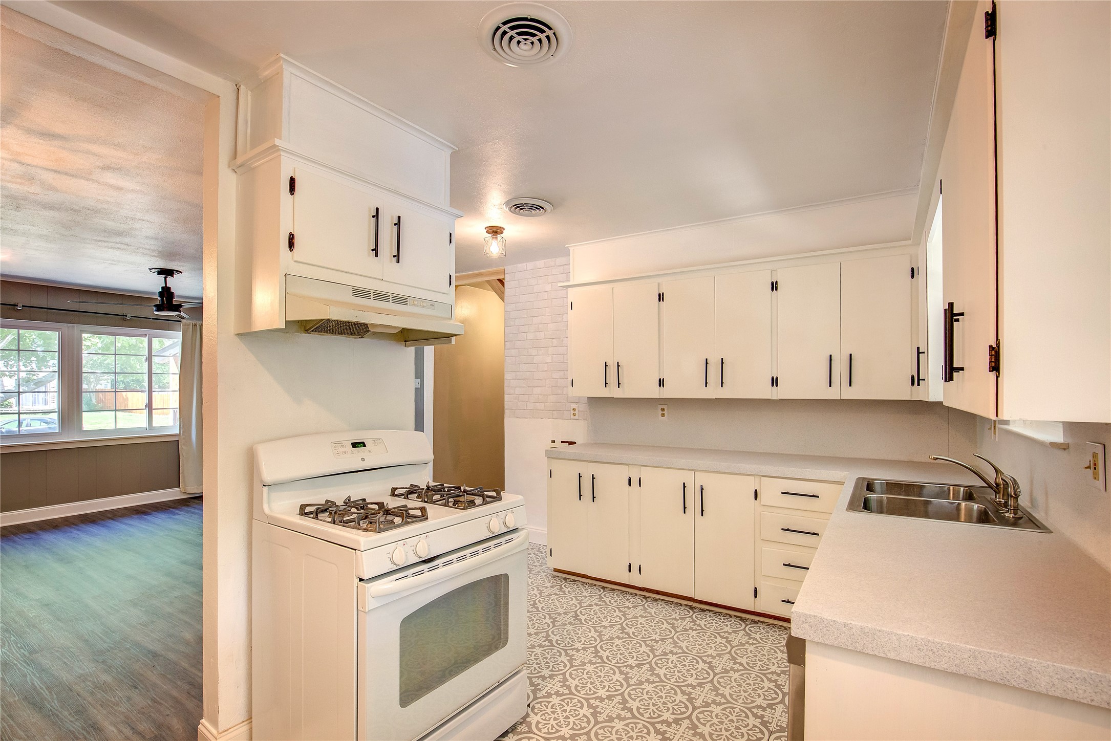 1308 Marshalldale Drive Arlington TX 76013