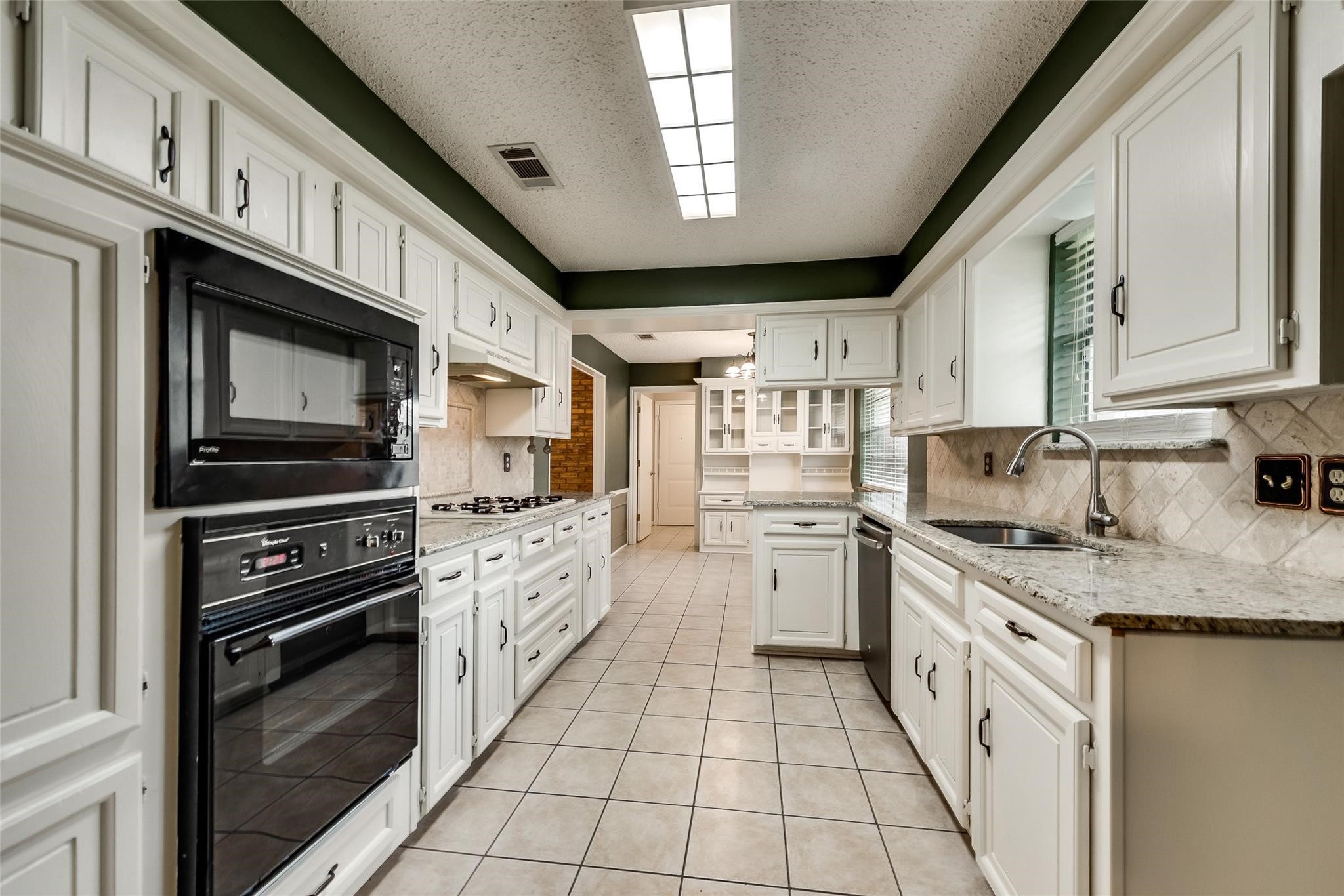 1006 Mayapple Drive Garland TX 75043