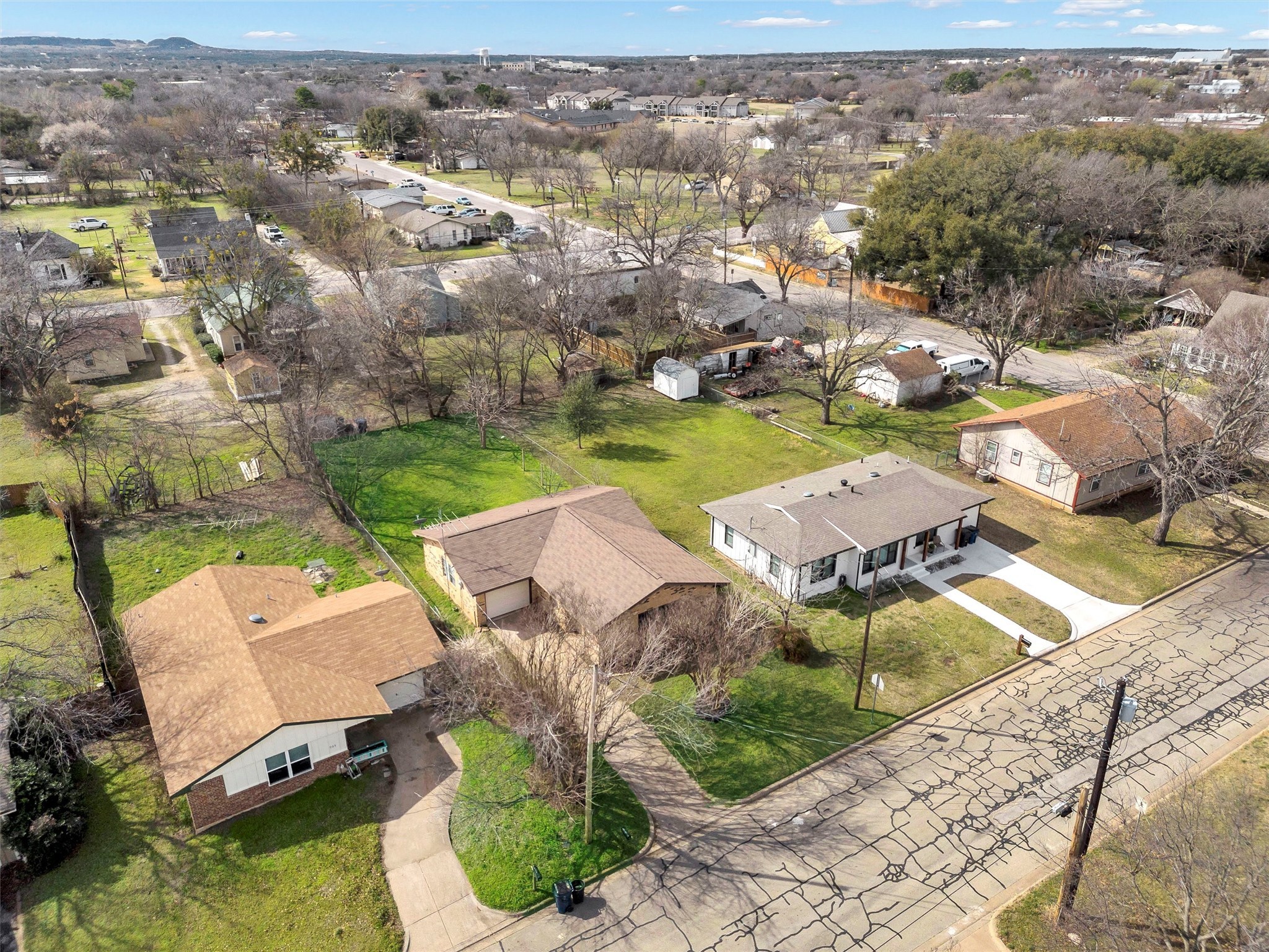 907 W Bridge Granbury TX 76048