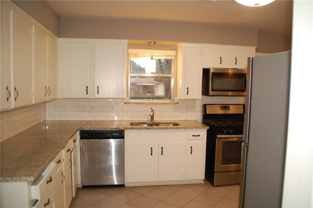 1133 Valley View Drive Hurst TX 76053