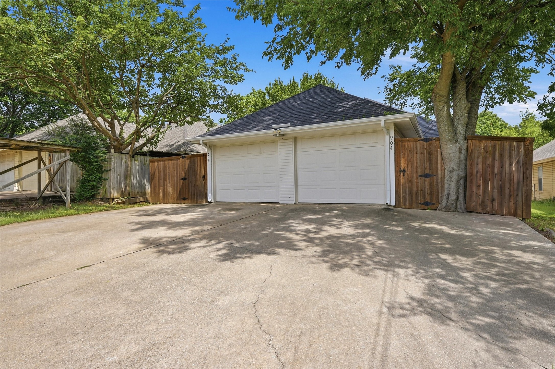 906 W Houston Street Sherman TX 75092