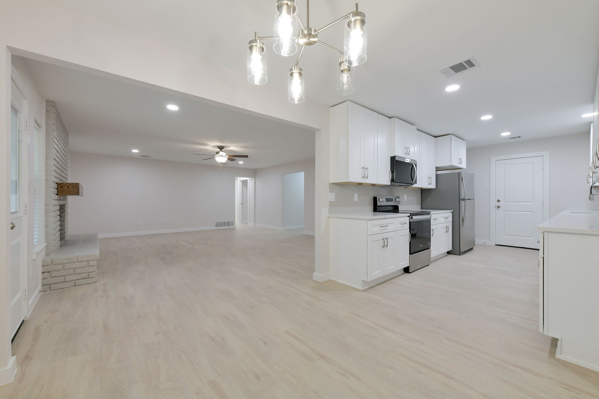 2717 Meadow Green Bedford TX 76021