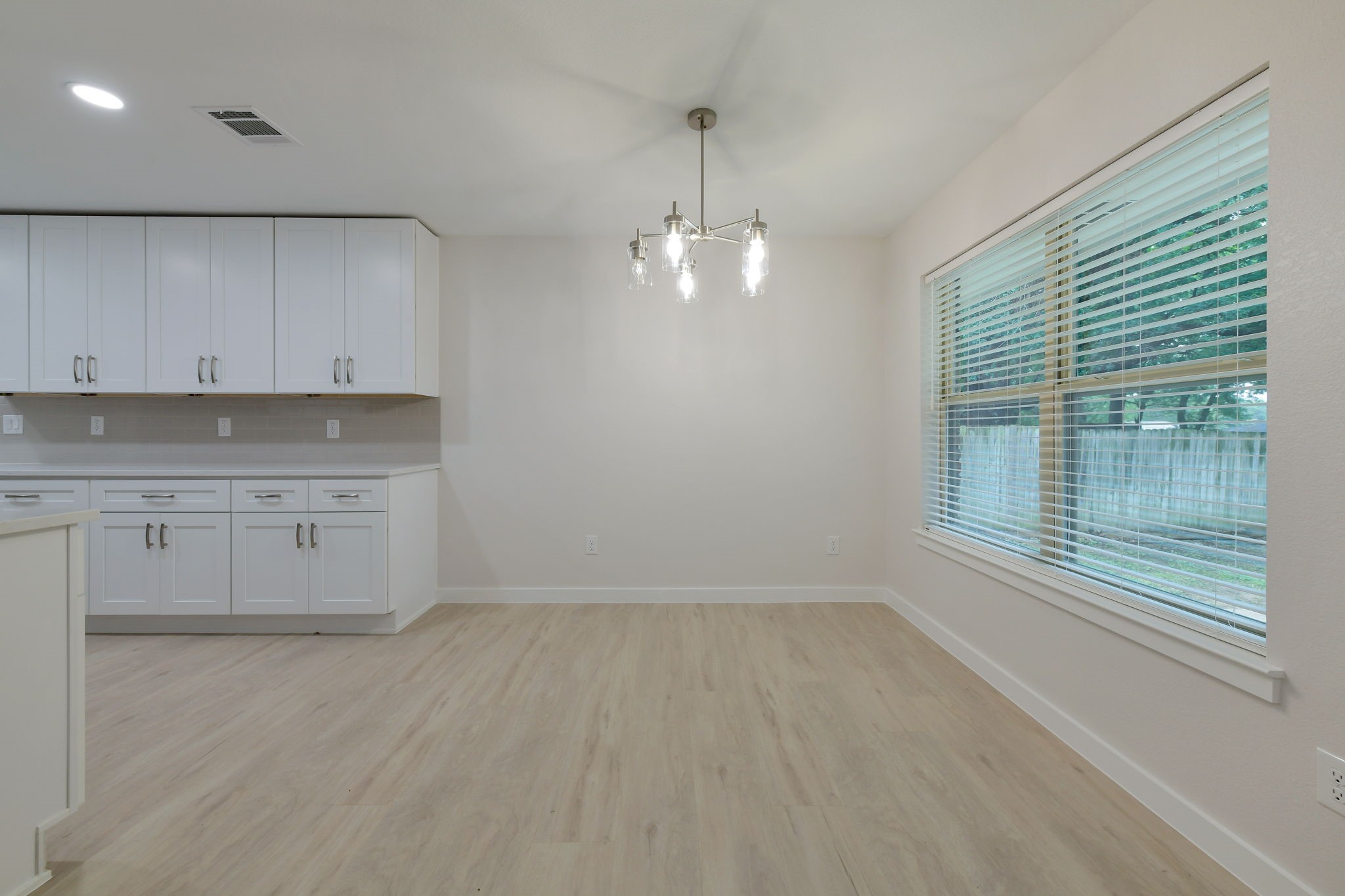 2717 Meadow Green Bedford TX 76021