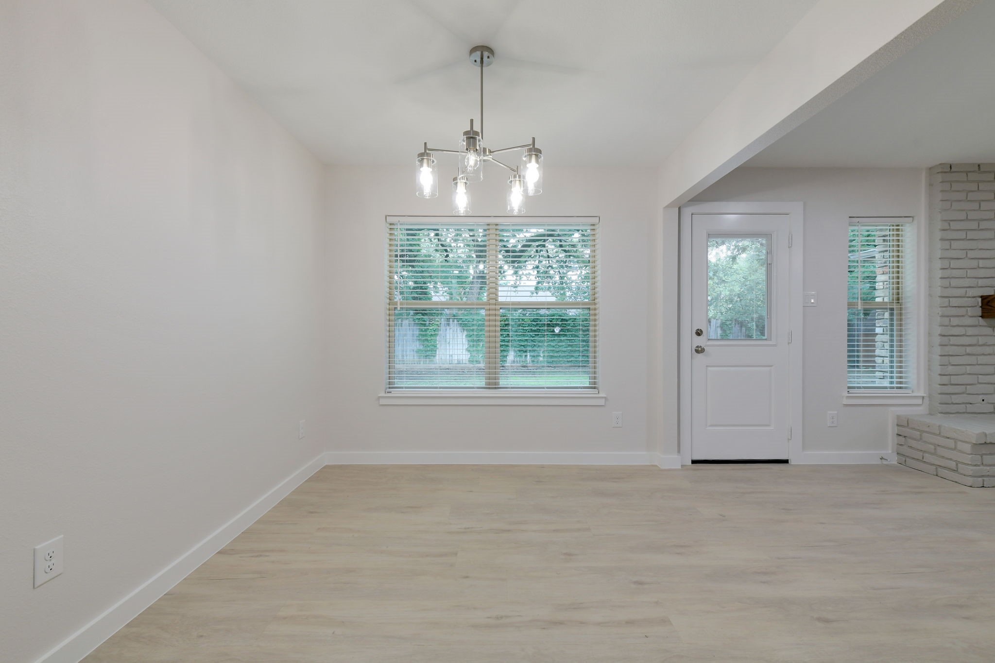 2717 Meadow Green Bedford TX 76021