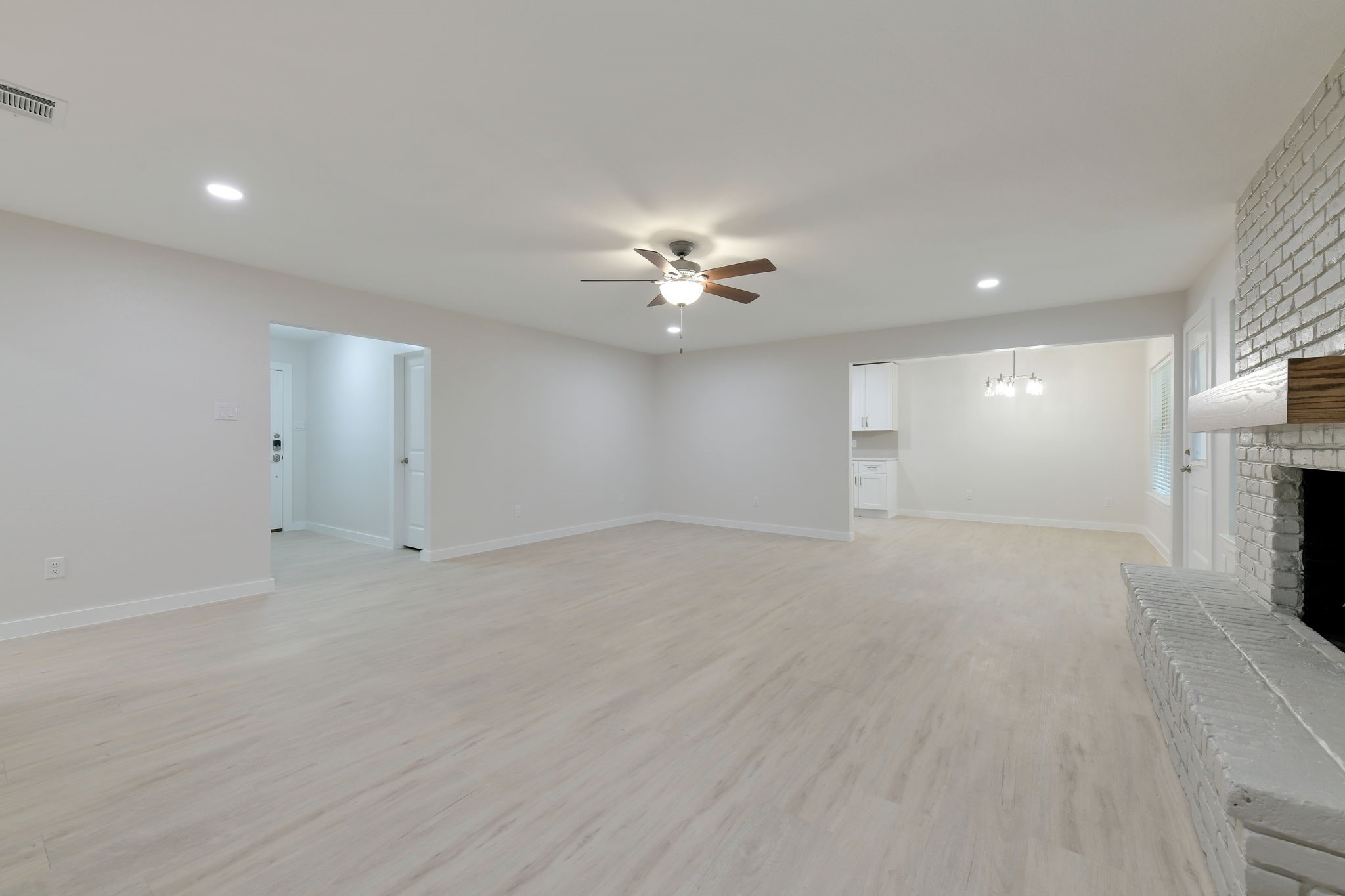 2717 Meadow Green Bedford TX 76021
