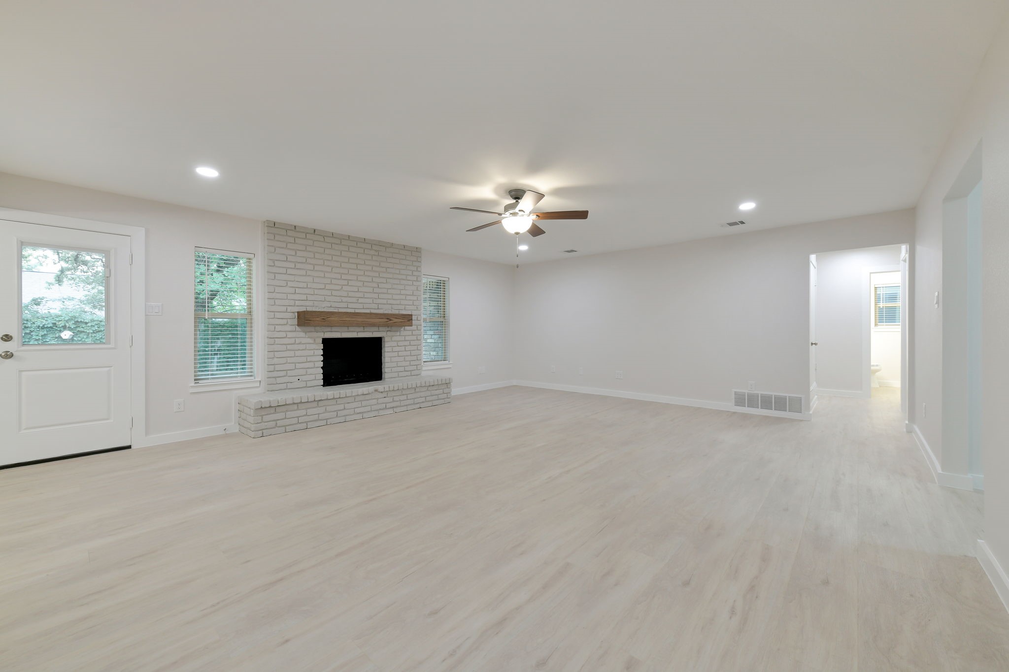 2717 Meadow Green Bedford TX 76021