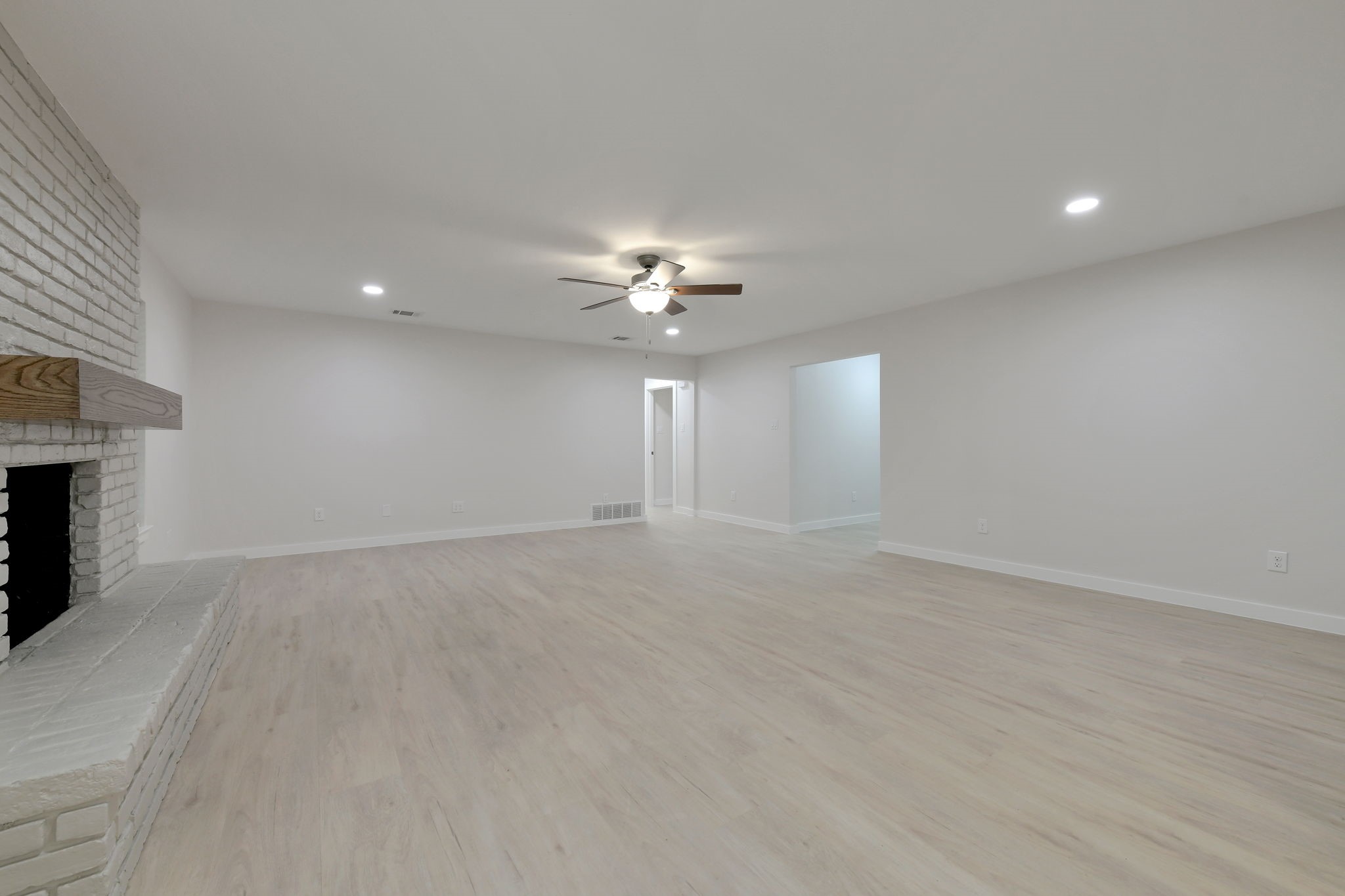 2717 Meadow Green Bedford TX 76021