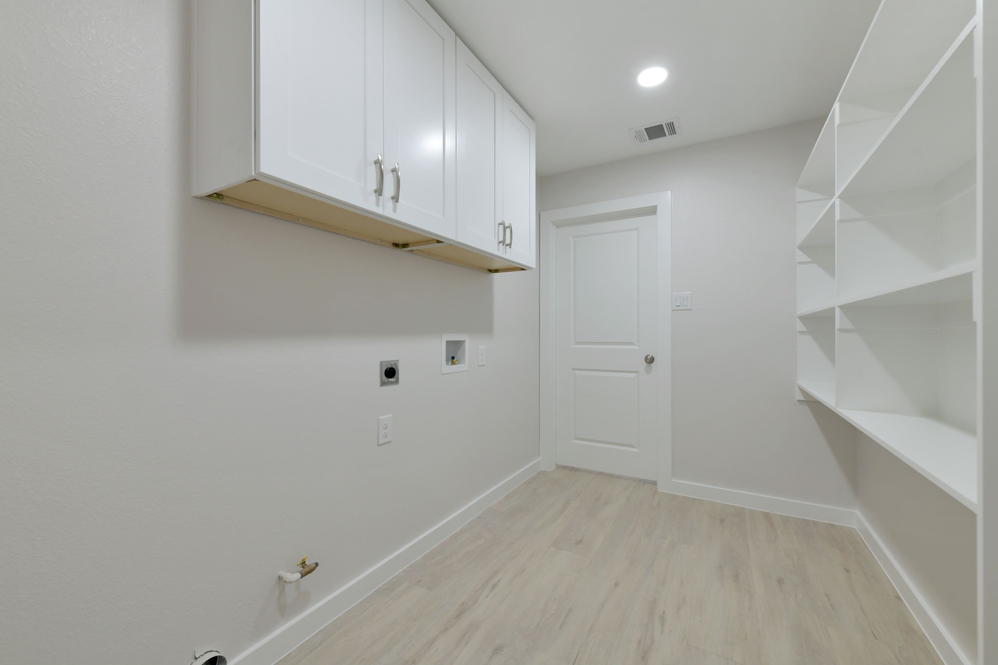 2717 Meadow Green Bedford TX 76021