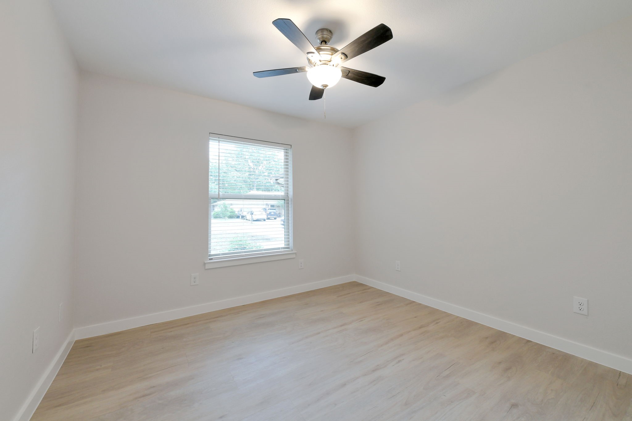 2717 Meadow Green Bedford TX 76021