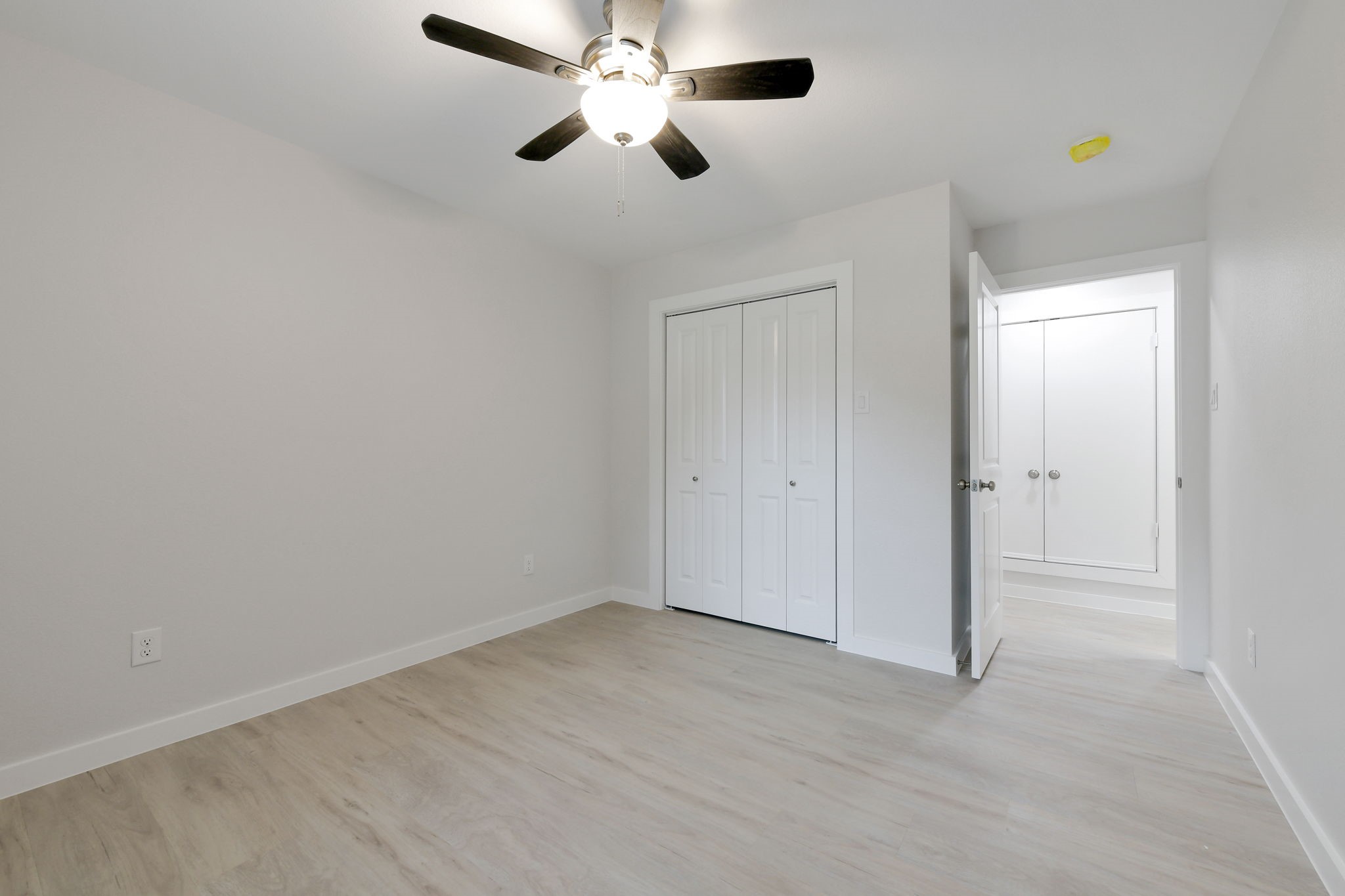 2717 Meadow Green Bedford TX 76021