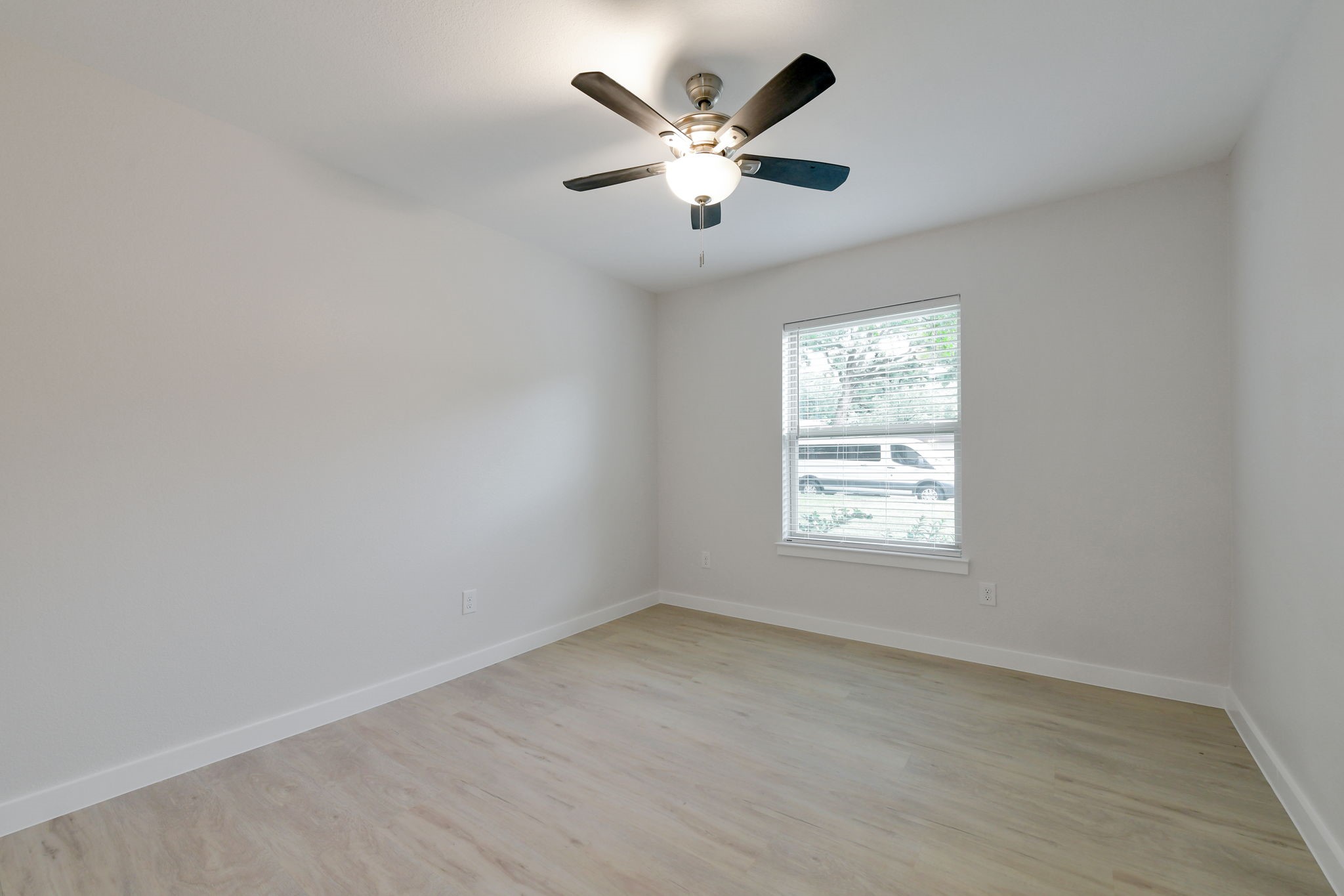 2717 Meadow Green Bedford TX 76021