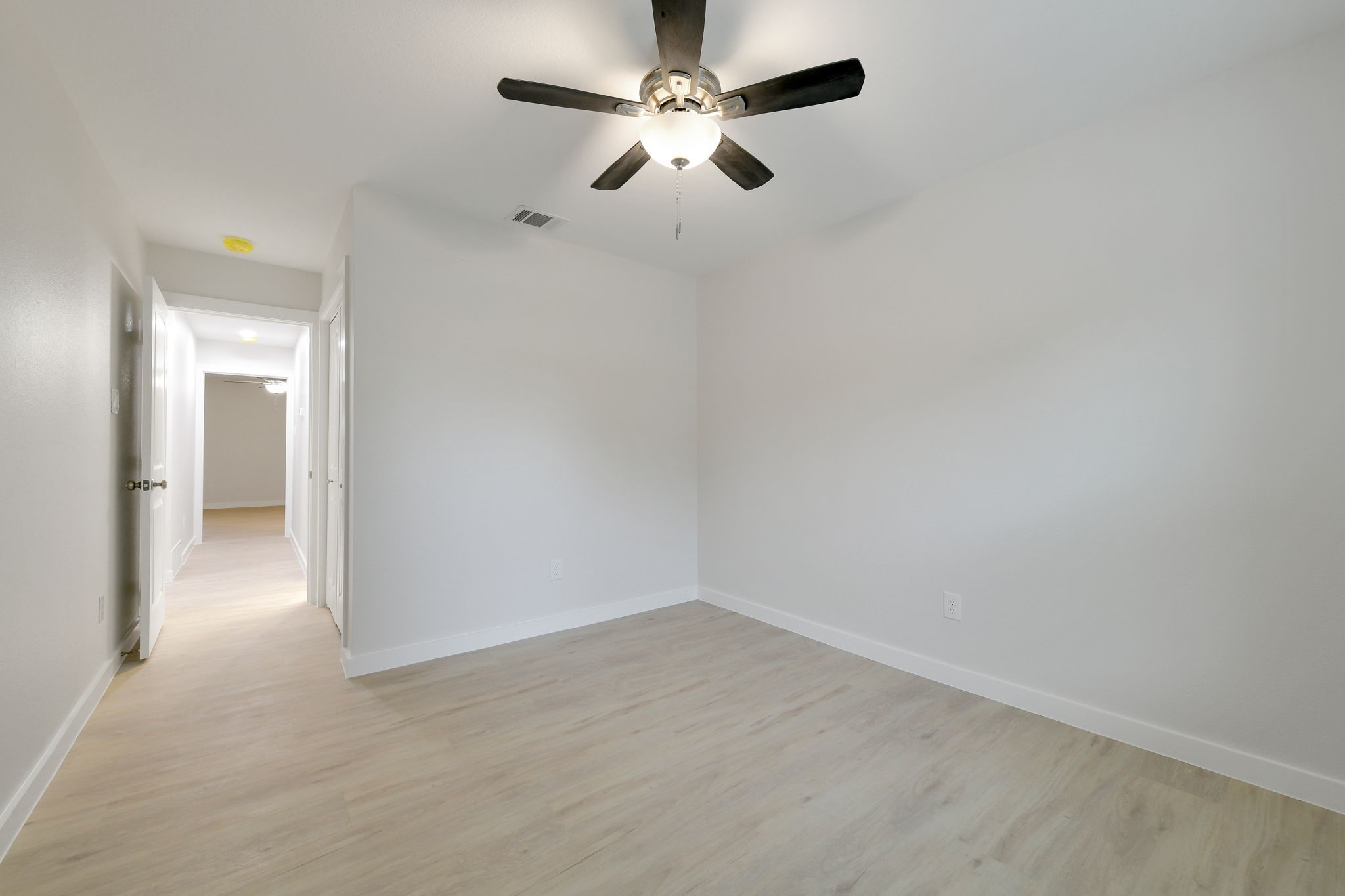 2717 Meadow Green Bedford TX 76021