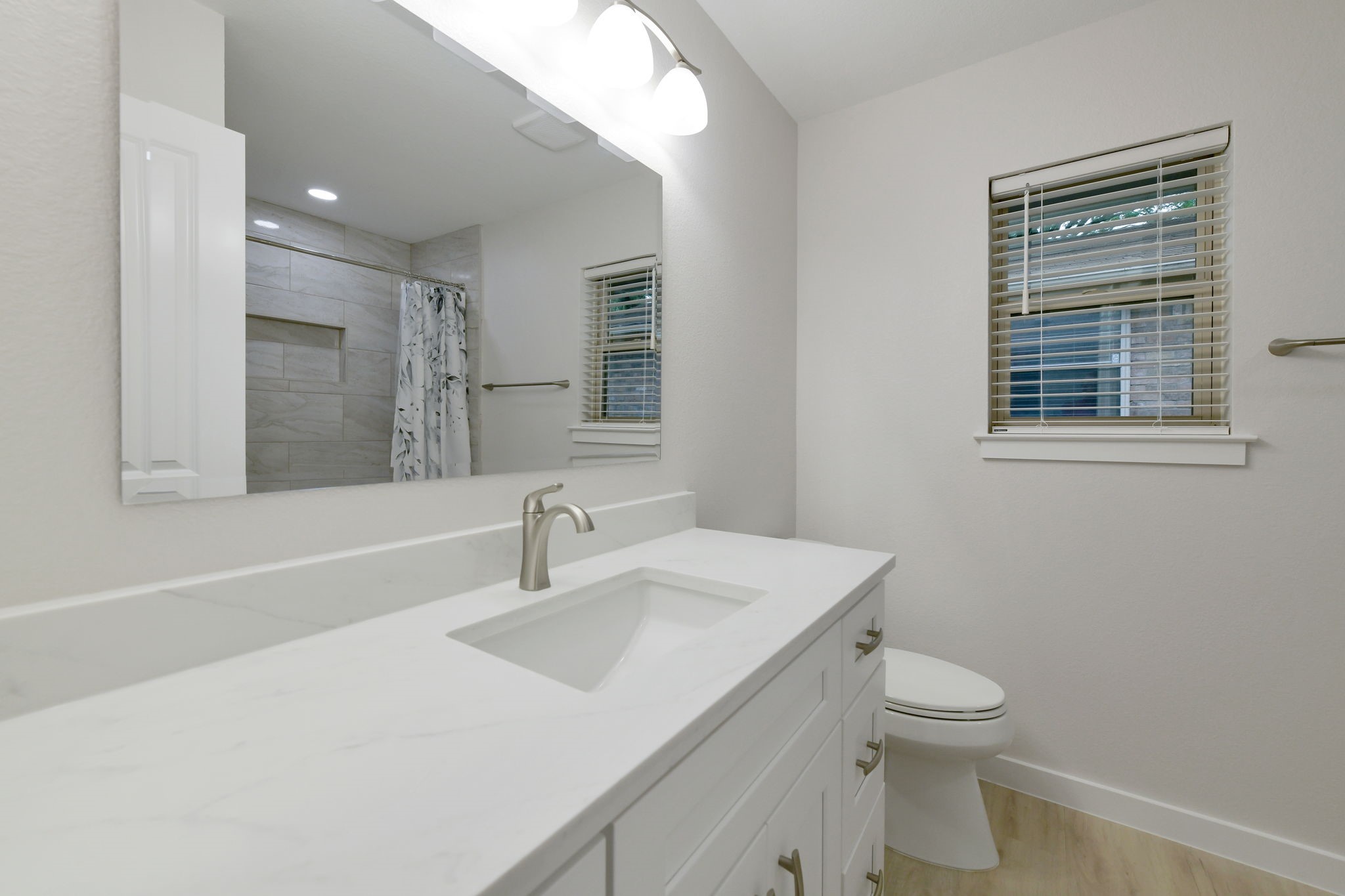 2717 Meadow Green Bedford TX 76021