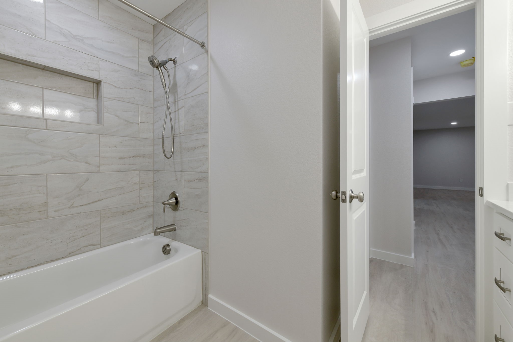 2717 Meadow Green Bedford TX 76021