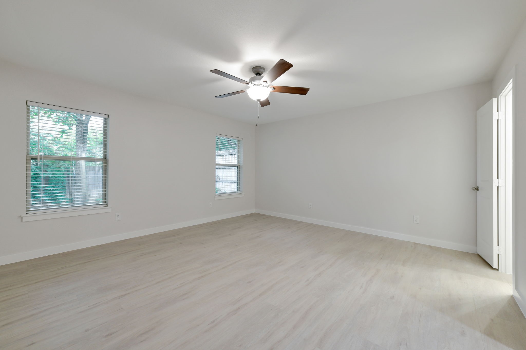 2717 Meadow Green Bedford TX 76021