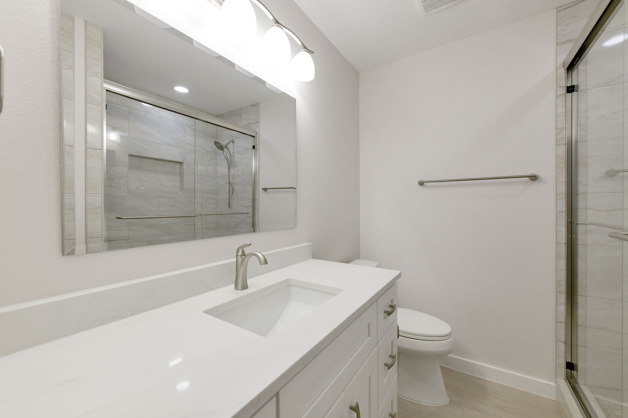 2717 Meadow Green Bedford TX 76021