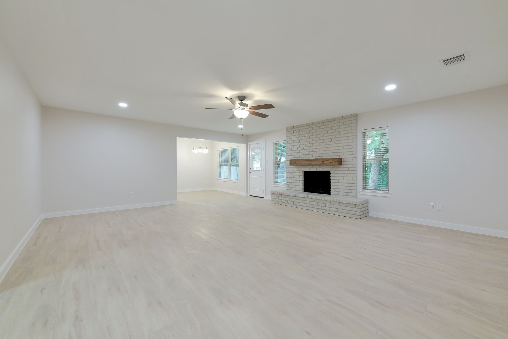 2717 Meadow Green Bedford TX 76021